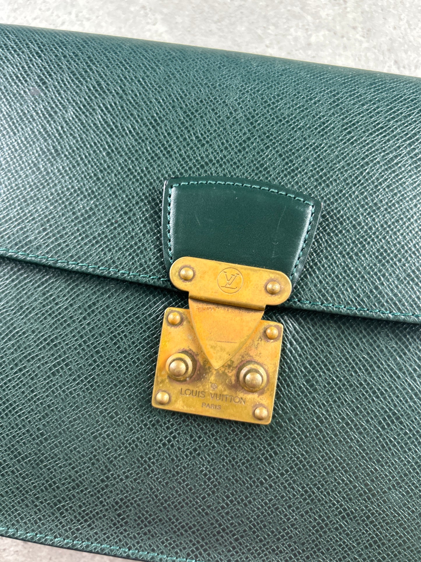 Pochette Louis Vuitton Taiga
