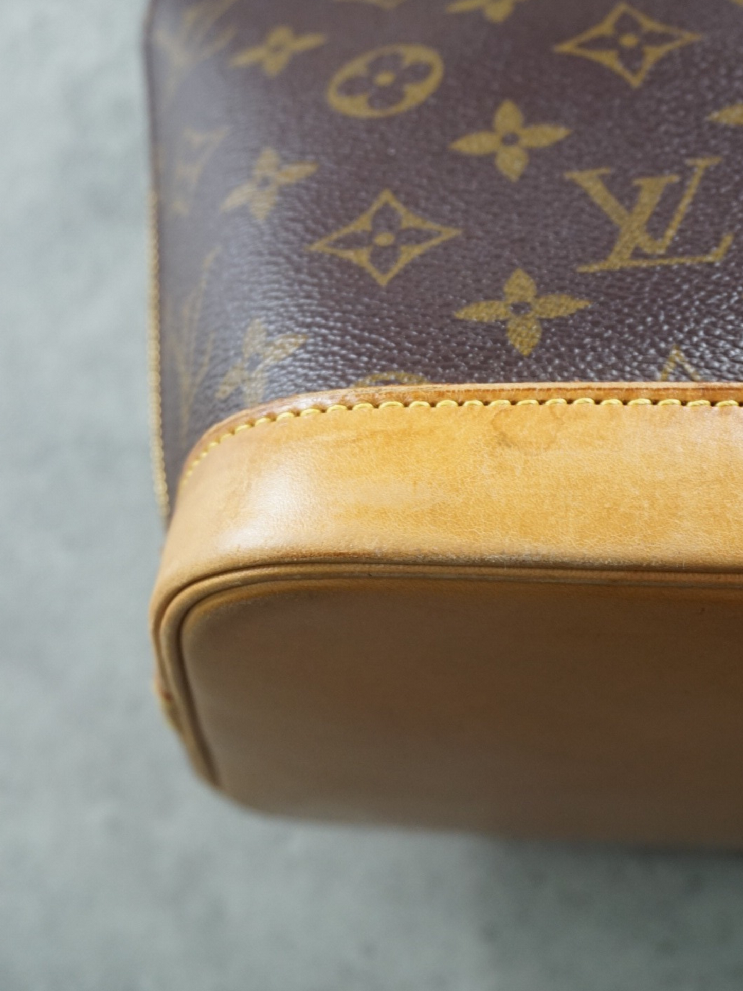 Louis Vuitton Alma PM