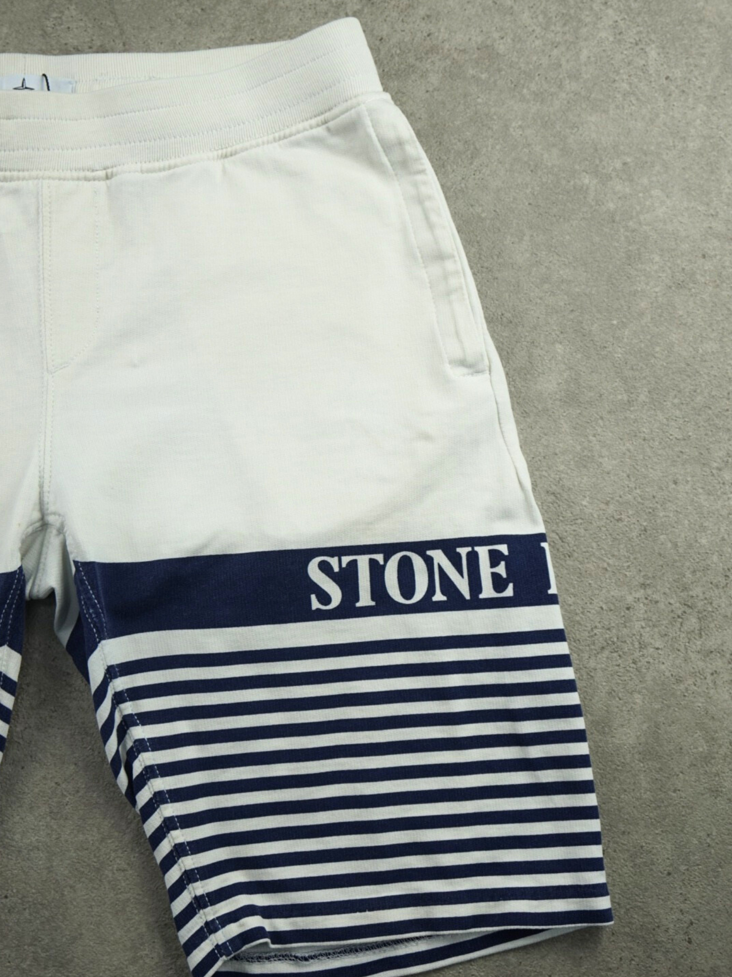 Short Stone Island (XS)