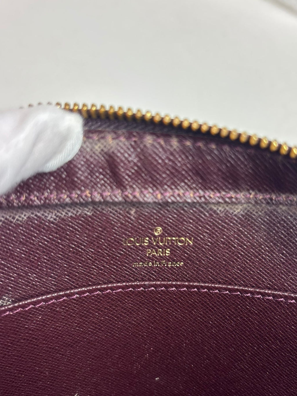 Pochette cuir Taïga Louis Vuitton