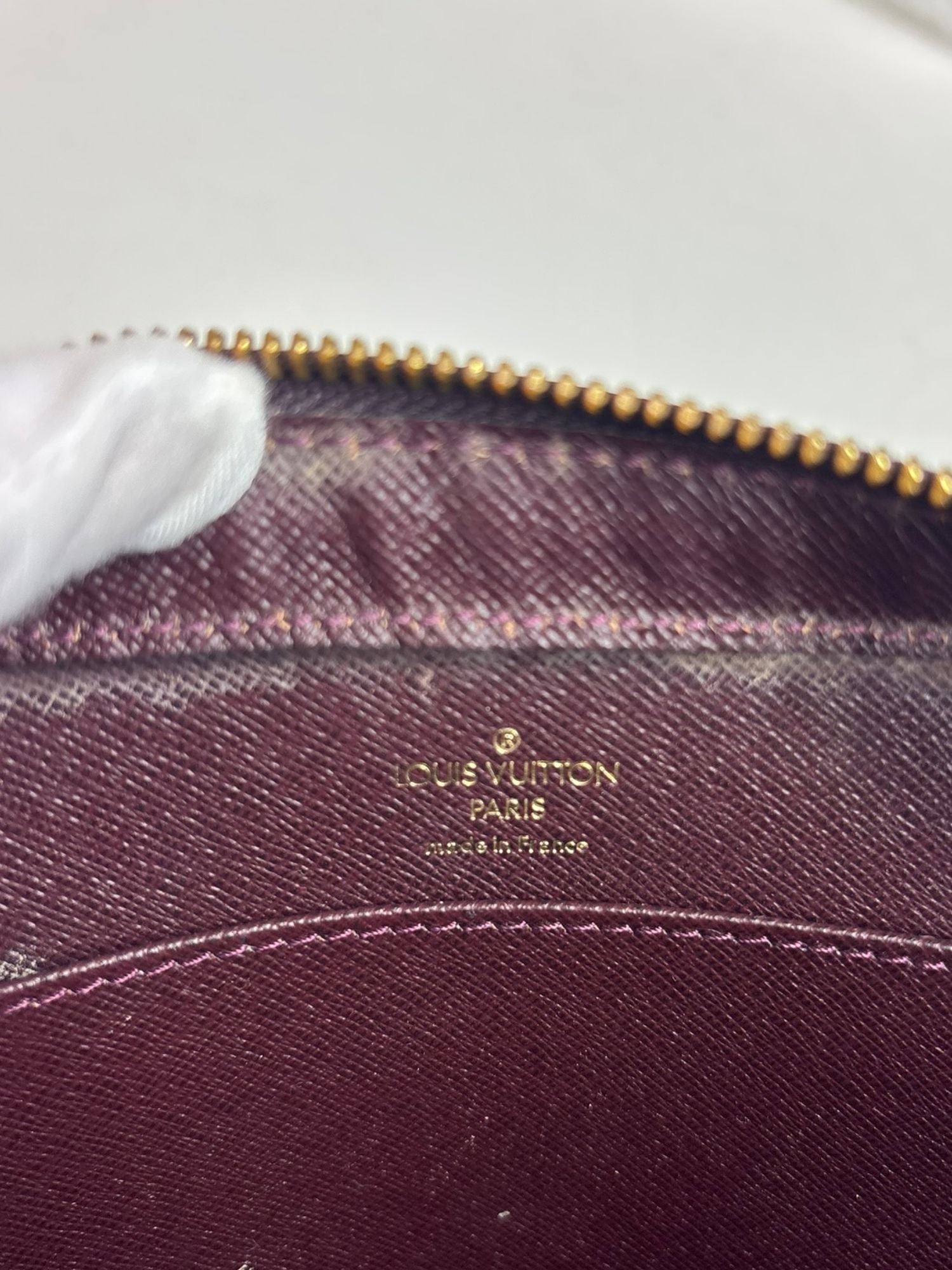 Pochette cuir Taïga Louis Vuitton