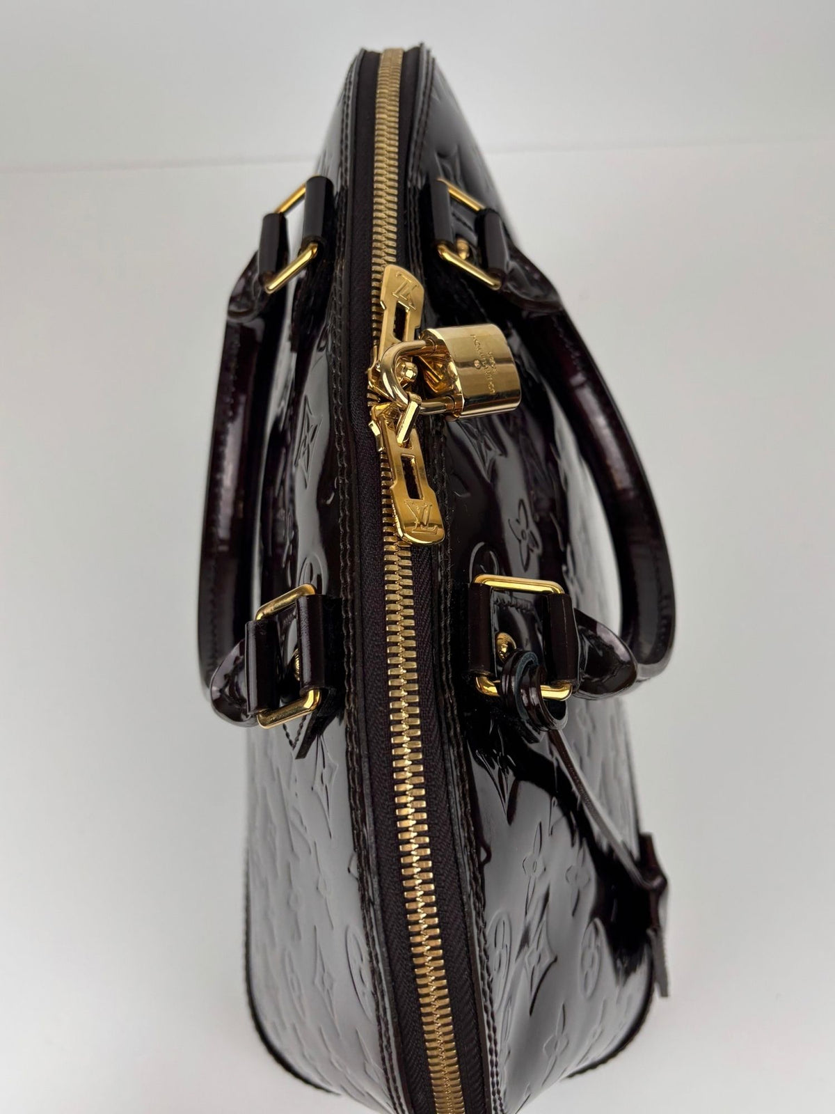 Alma PM cuir vernis Amarante Louis Vuitton