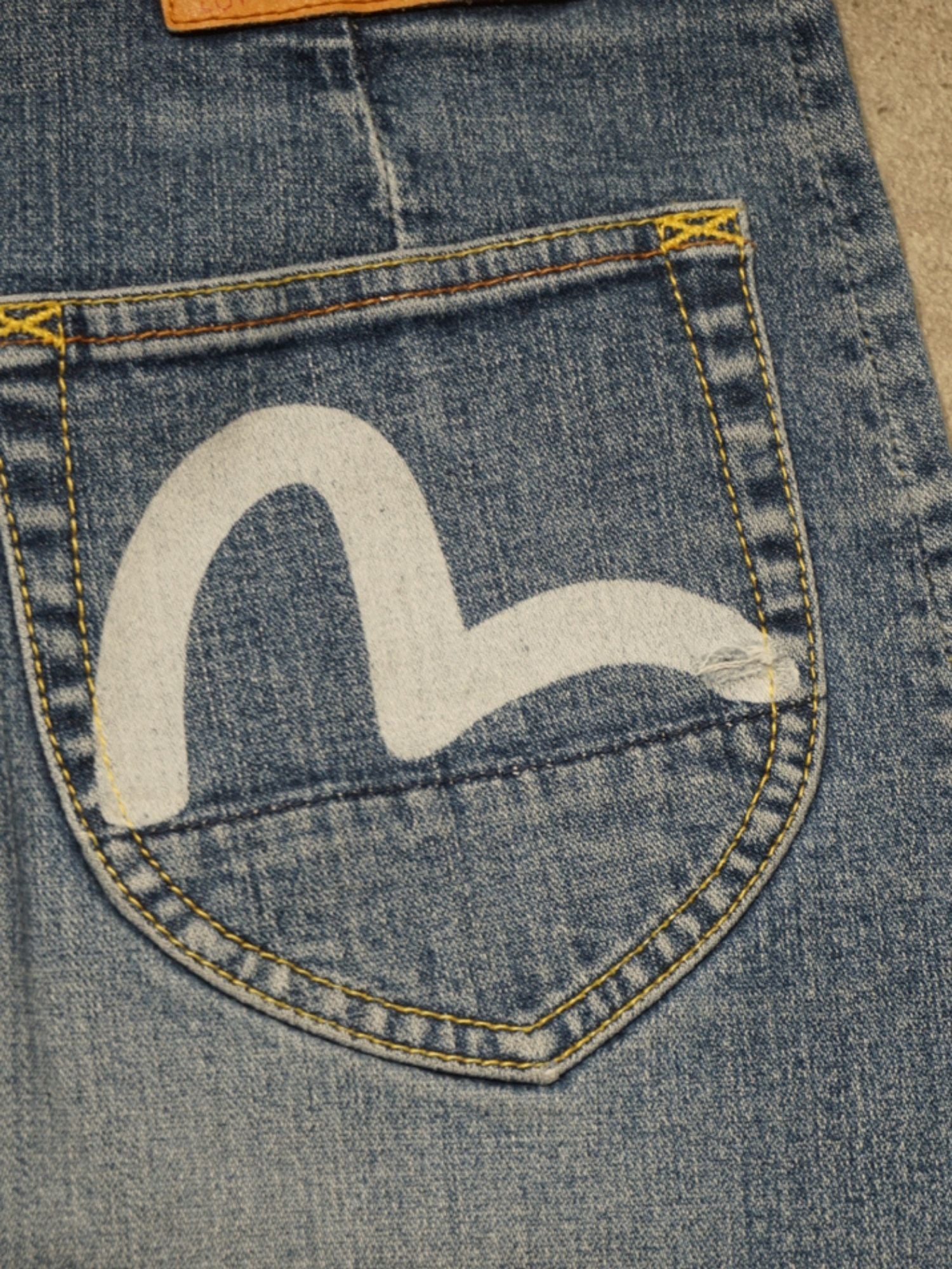 Jupe mi-longue en jean Evisu (S femme)