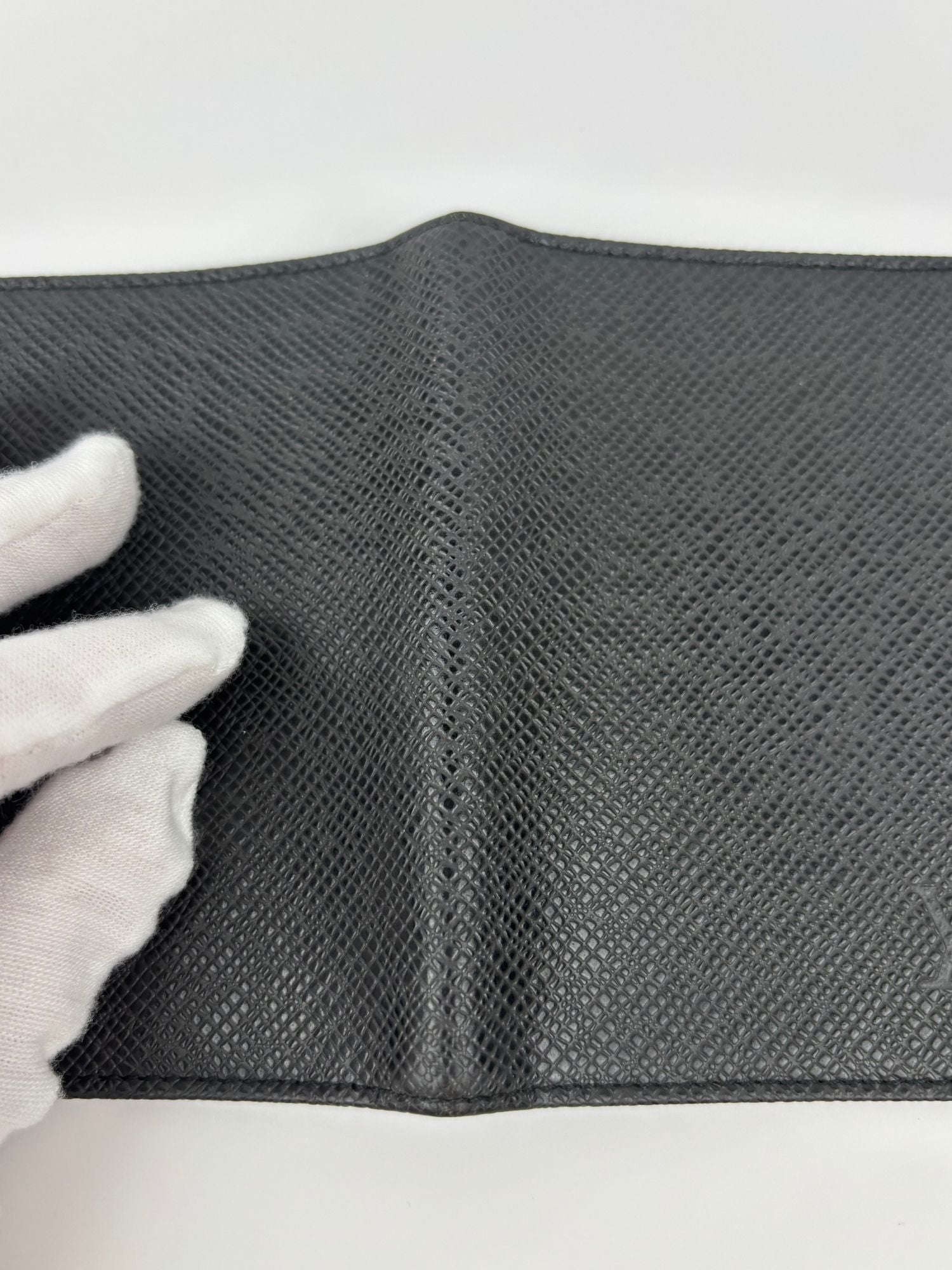Porte cartes Louis Vuitton cuir Taïga