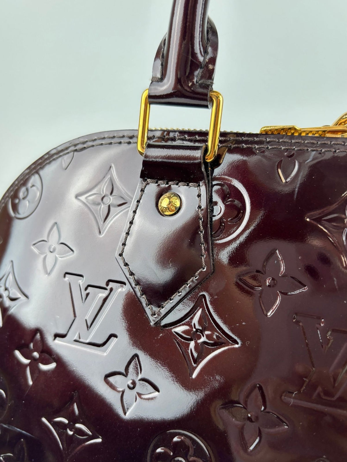Alma PM cuir vernis Amarante Louis Vuitton