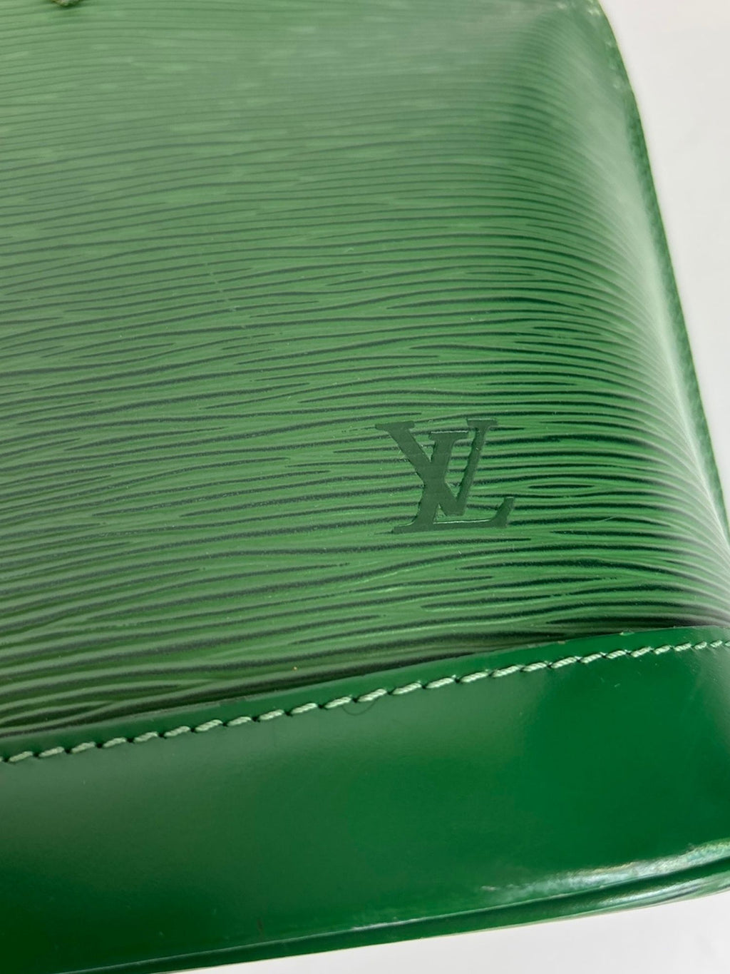 Sac Alma PM cuir Épi Louis Vuitton