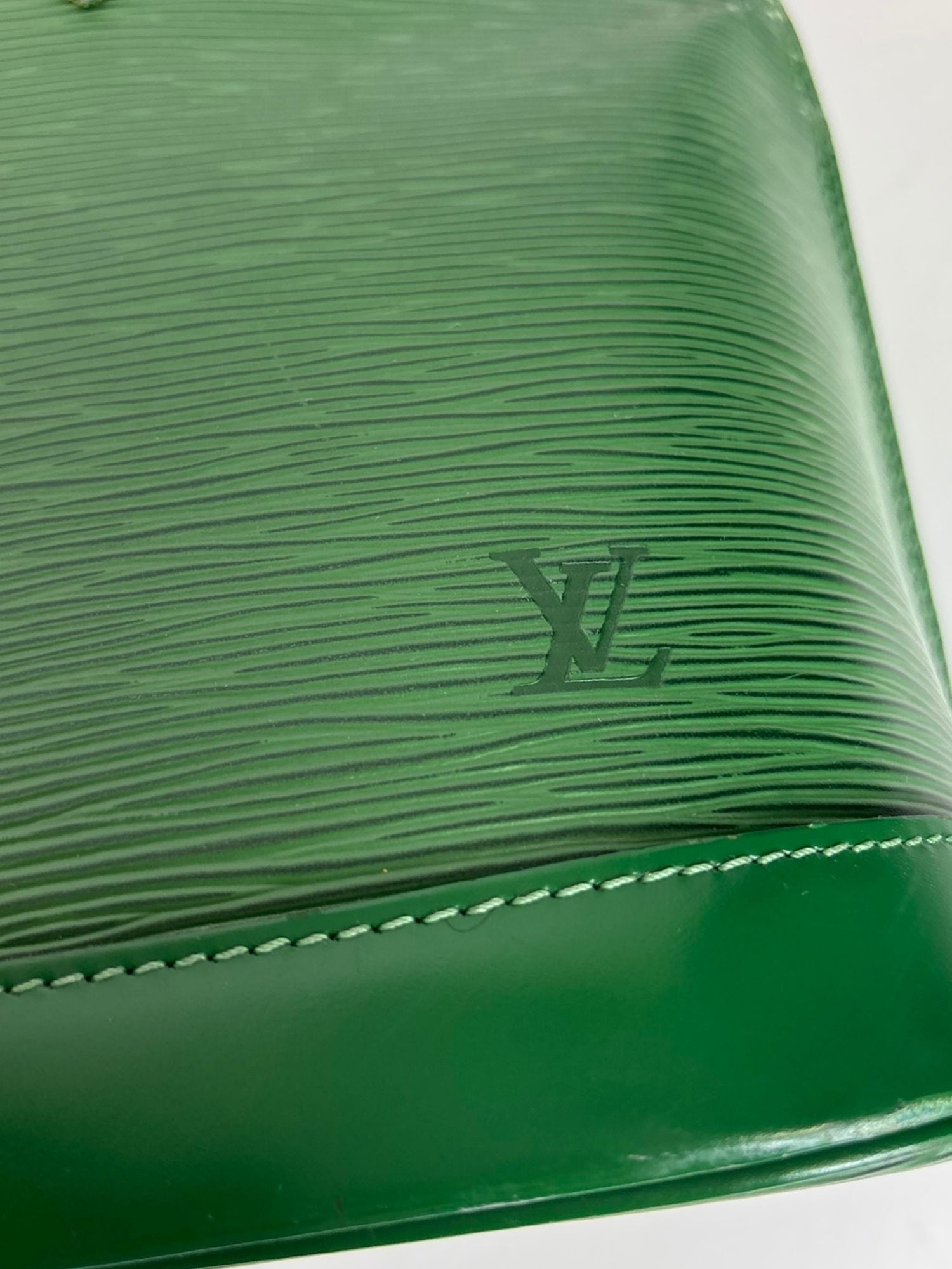 Sac Alma PM cuir Épi Louis Vuitton