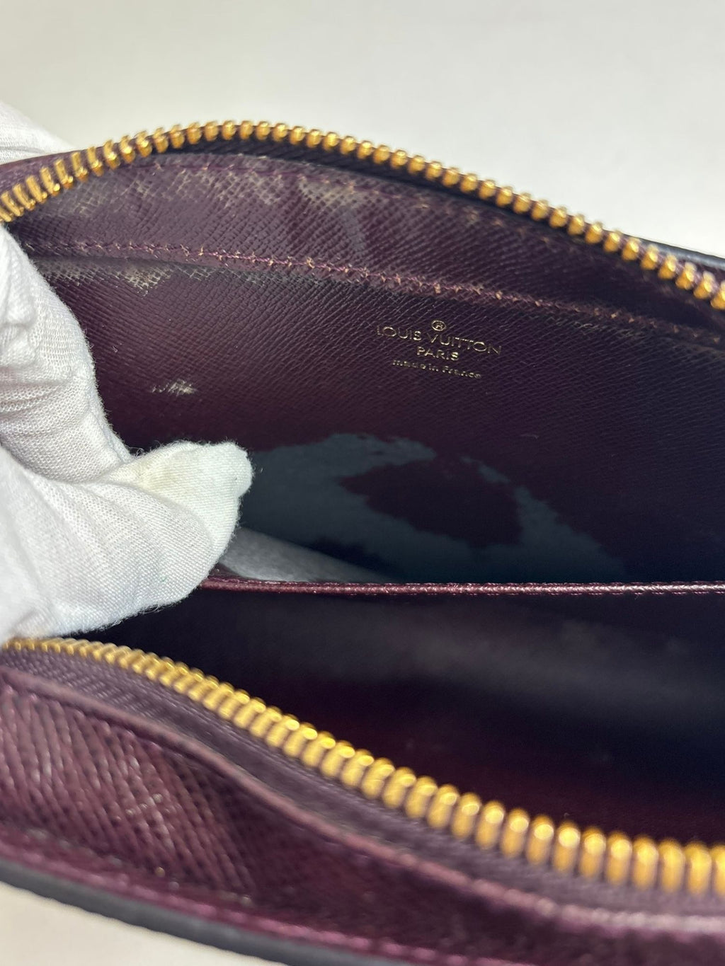Pochette cuir Taïga Louis Vuitton