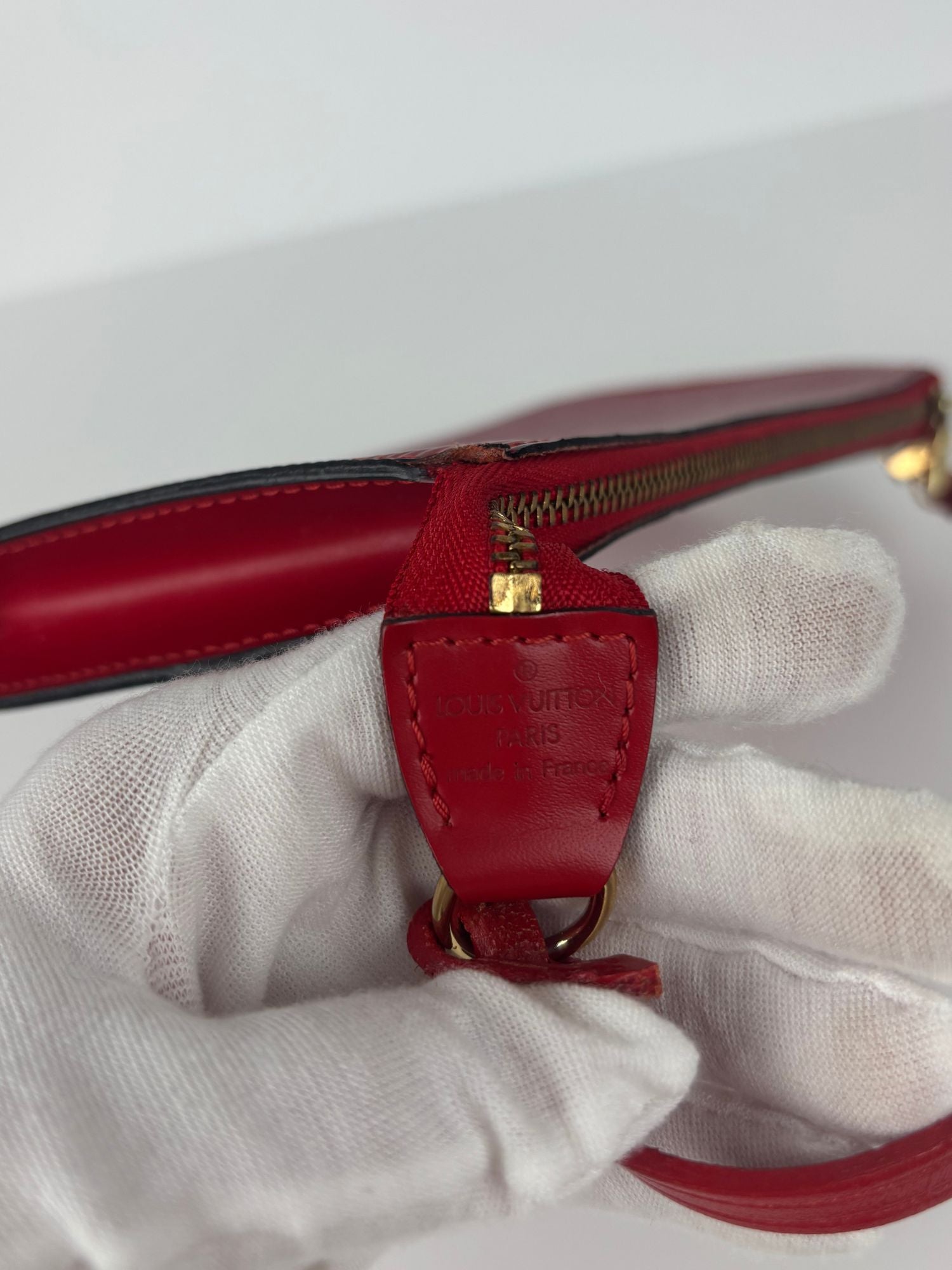 Pochette Louis Vuitton cuir Épi
