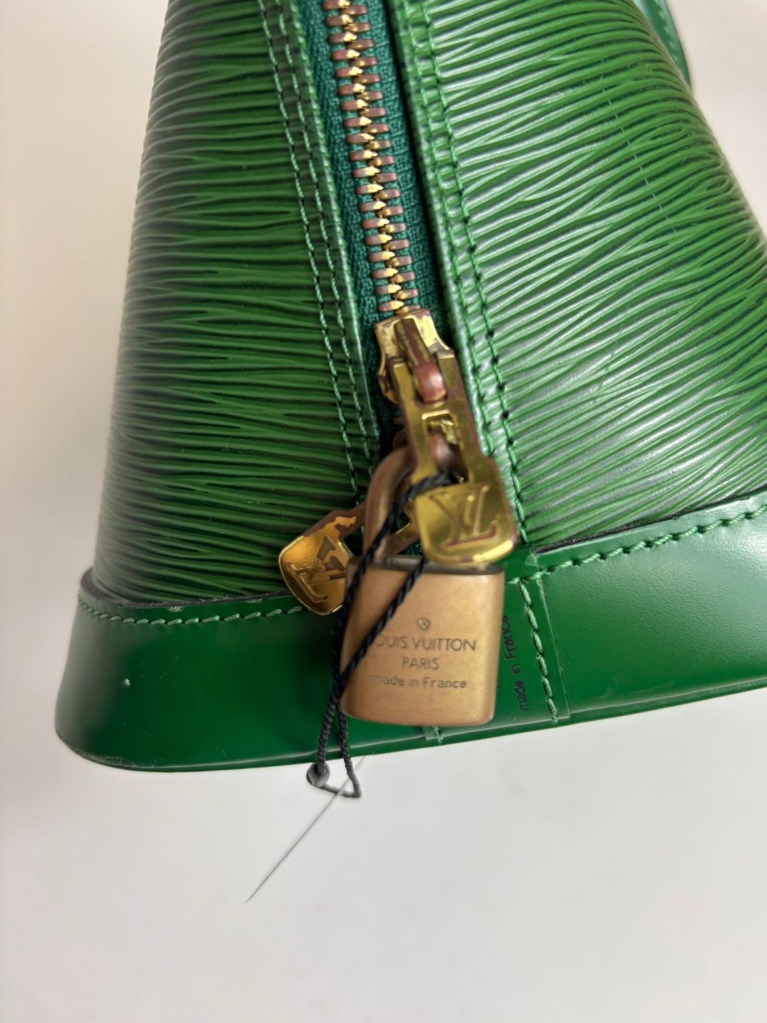 Sac Alma PM cuir Épi Louis Vuitton