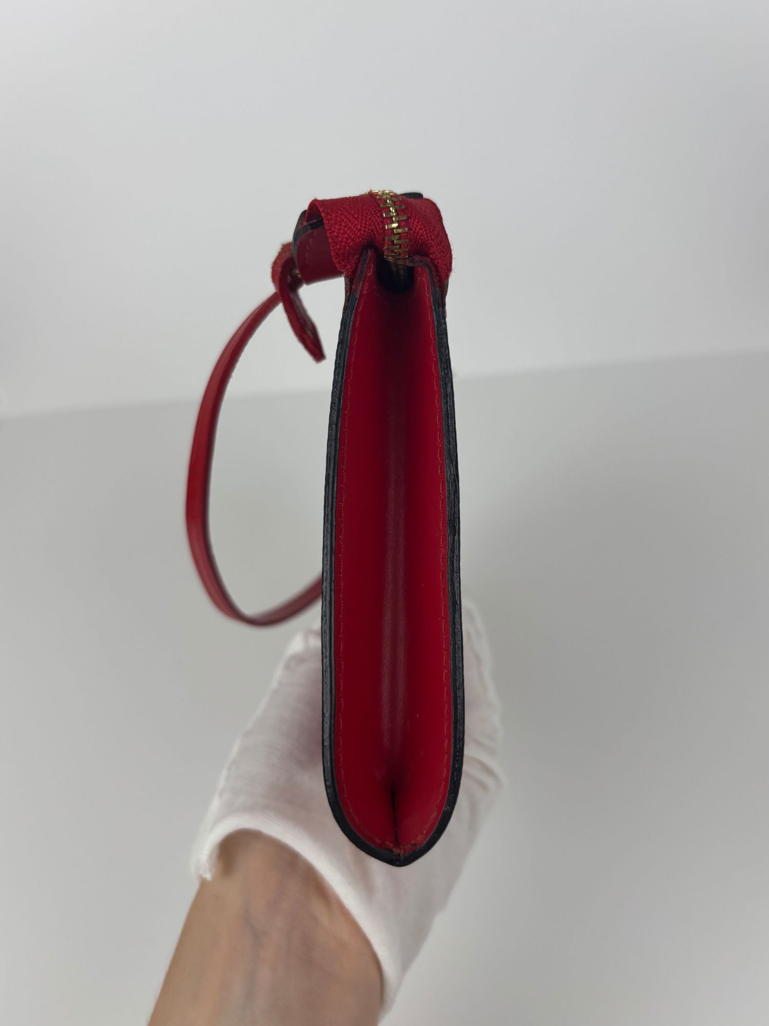 Pochette Louis Vuitton cuir Épi
