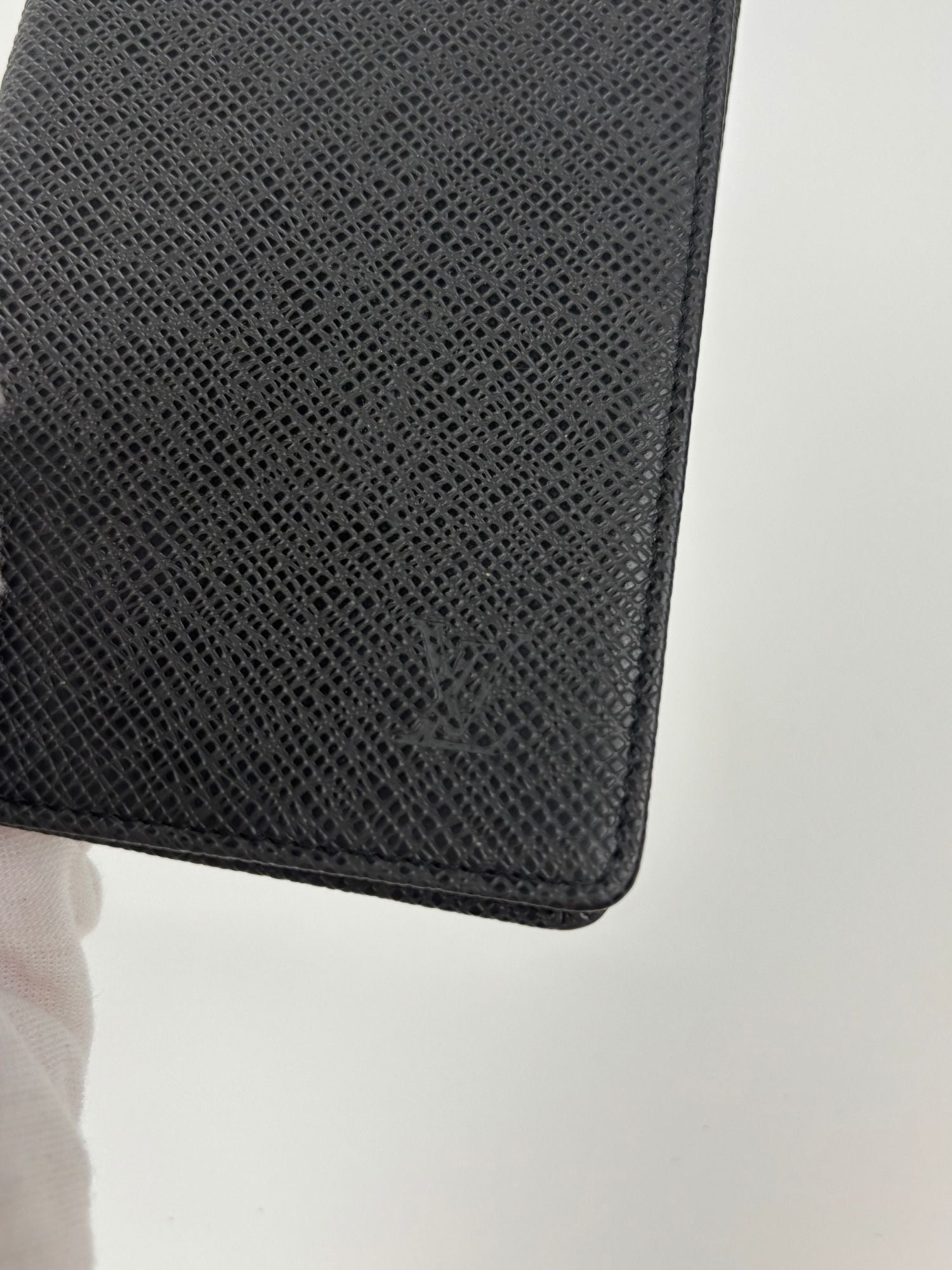 Porte cartes Louis Vuitton cuir Taïga