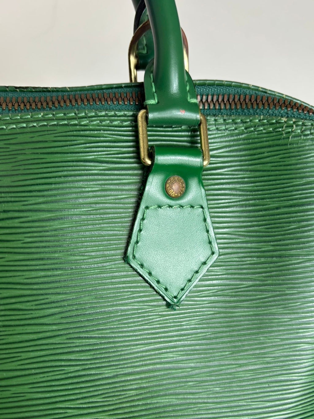 Sac Alma PM cuir Épi Louis Vuitton