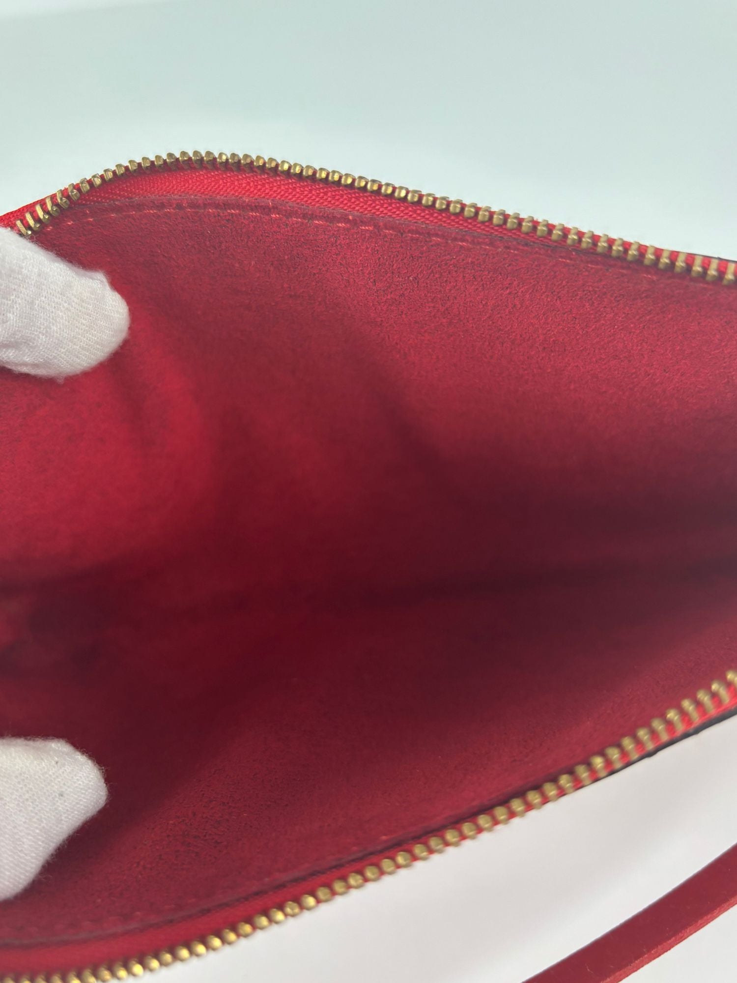 Pochette Louis Vuitton cuir Épi