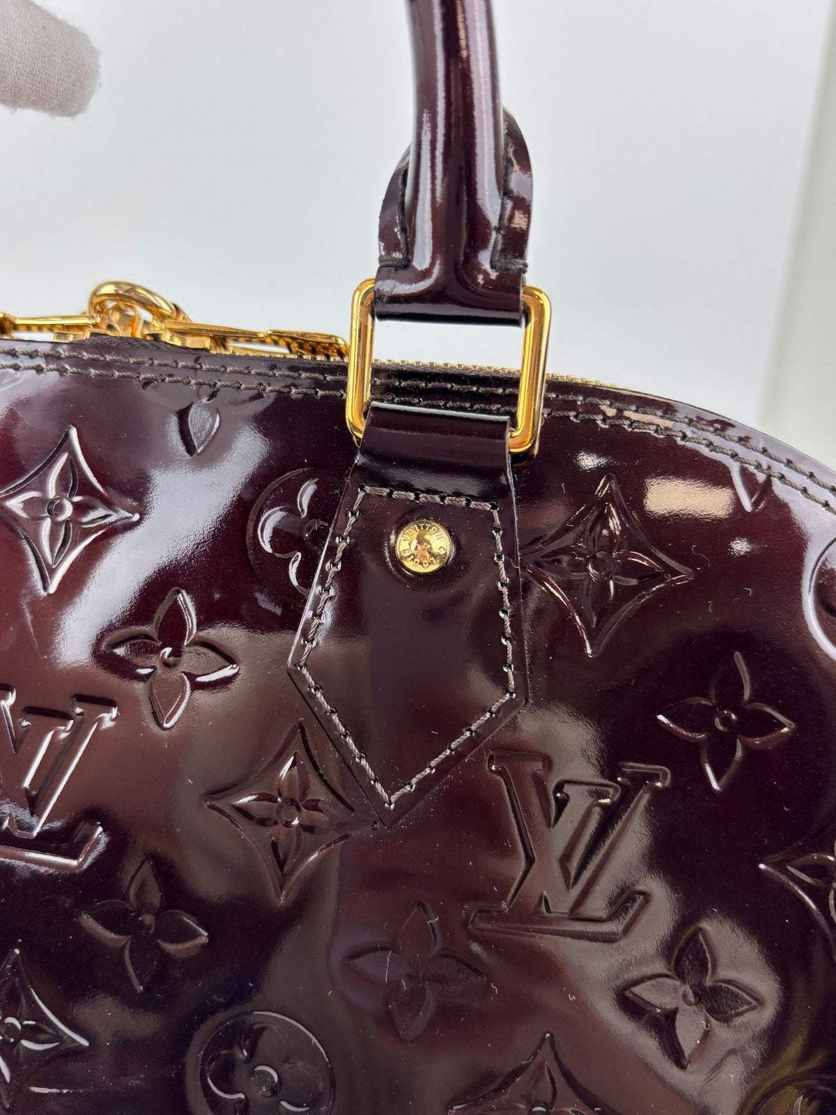 Alma PM cuir vernis Amarante Louis Vuitton