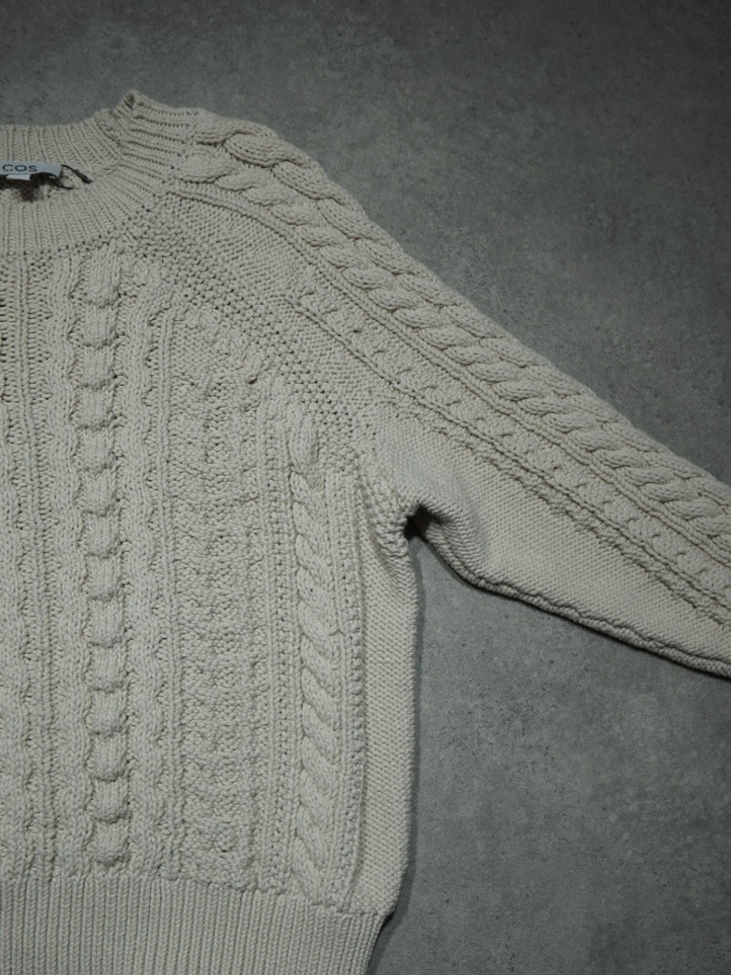 Pull épais torsadé beige COS (L femme)