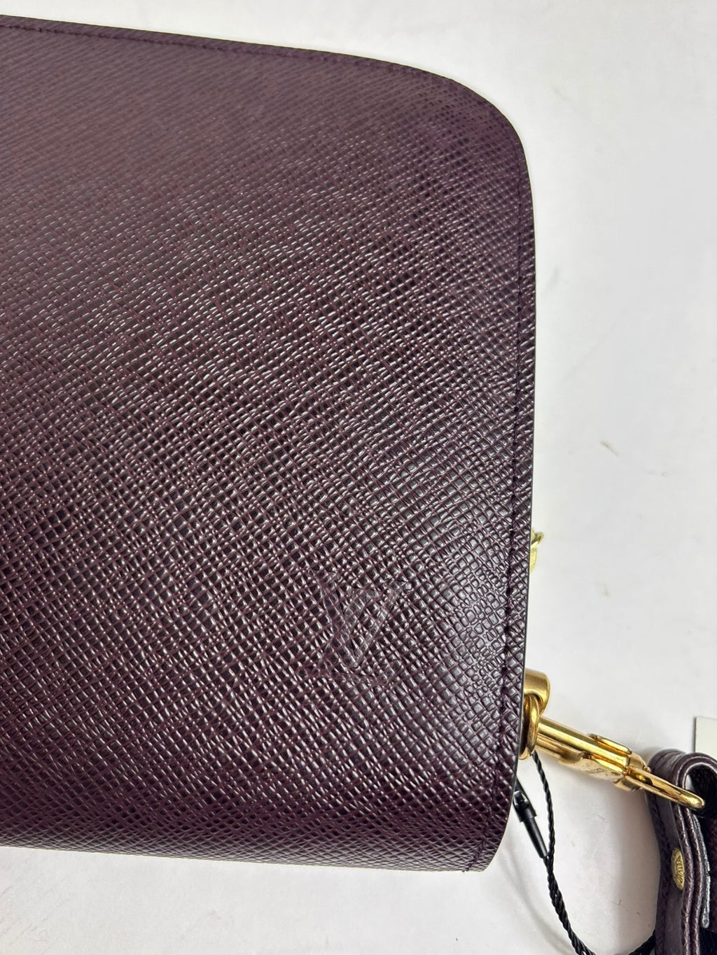 Pochette cuir Taïga Louis Vuitton