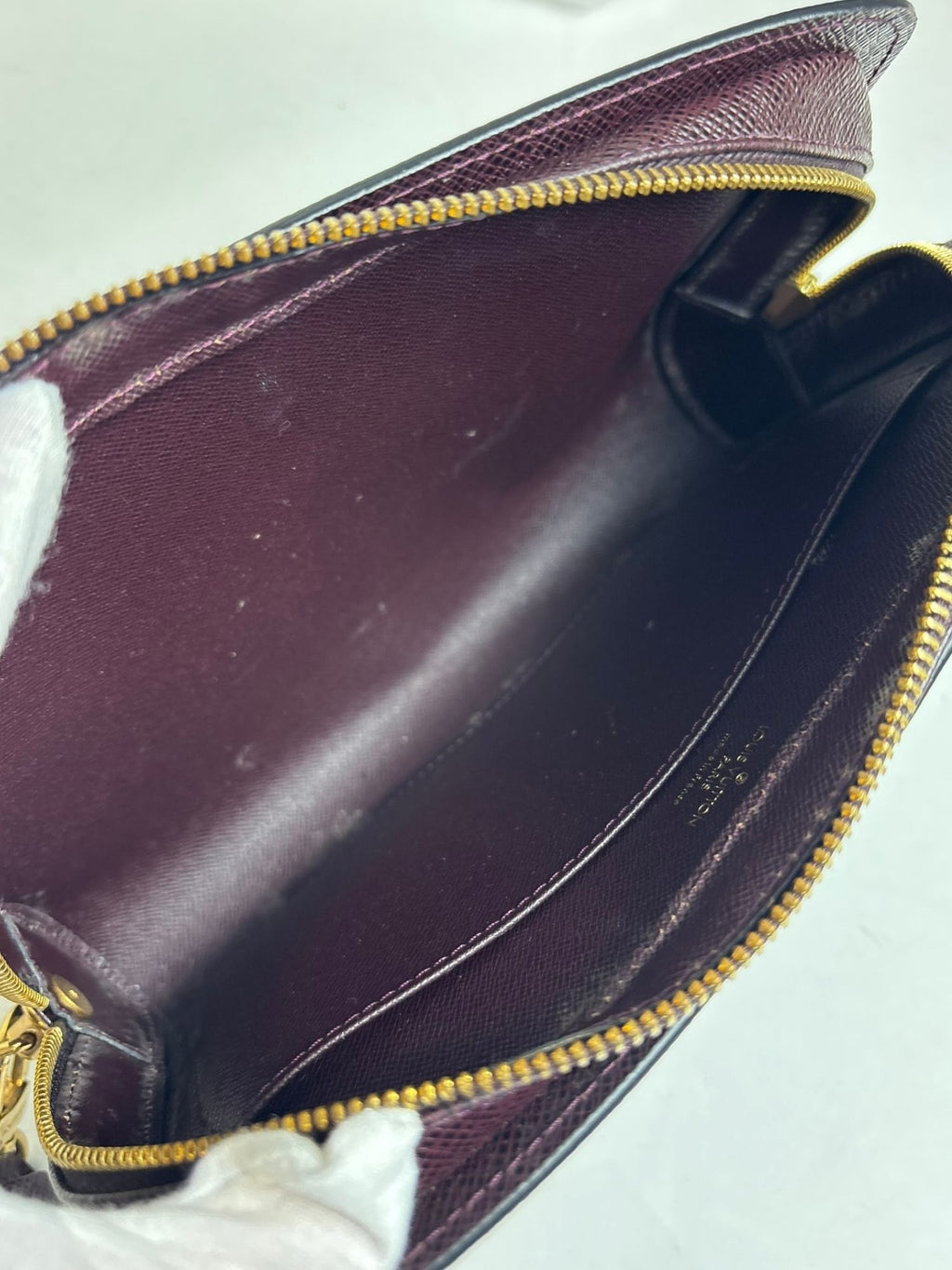 Pochette cuir Taïga Louis Vuitton