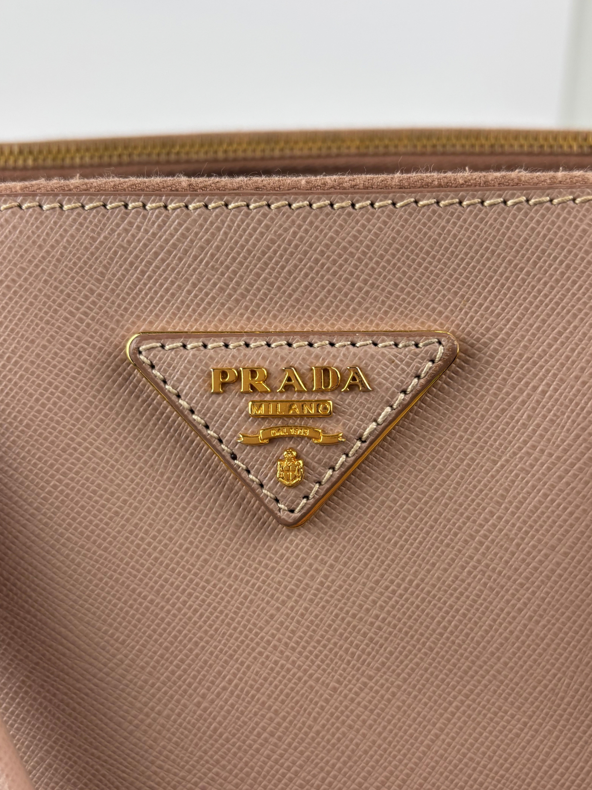 Prada Galleria cuir Saffiano