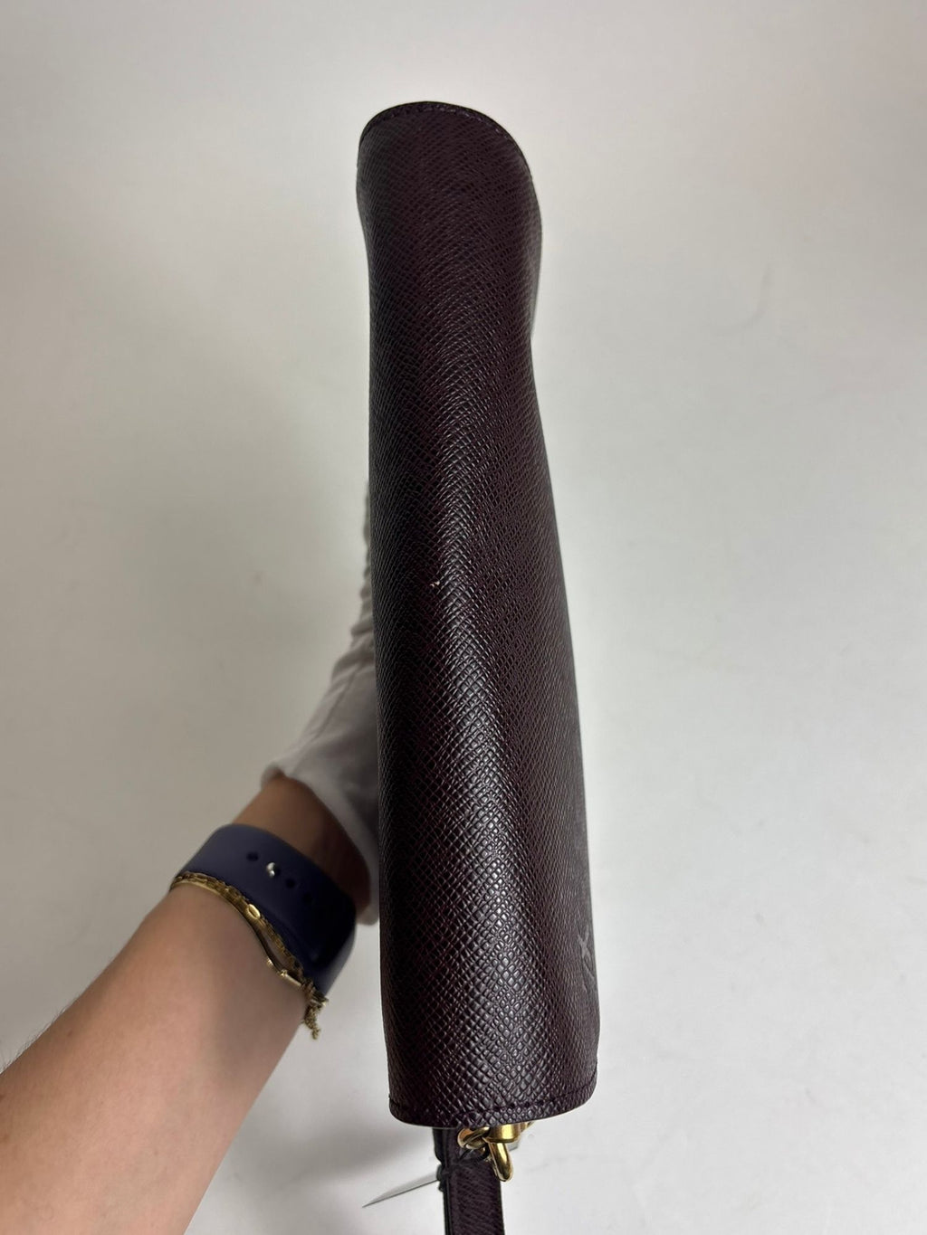 Pochette cuir Taïga Louis Vuitton
