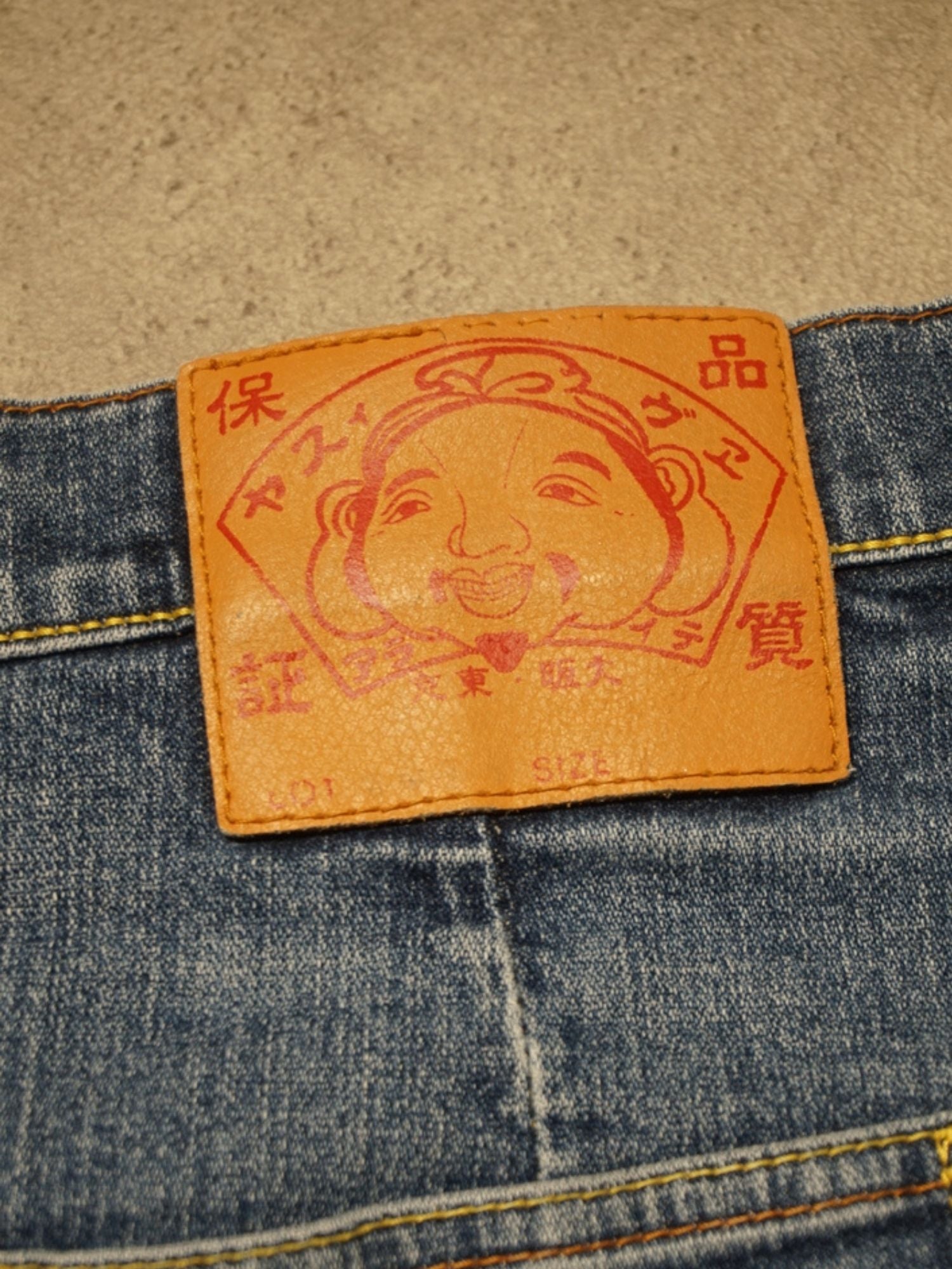 Jupe mi-longue en jean Evisu (S femme)