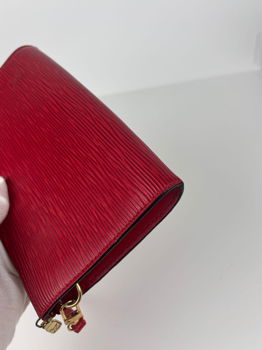 Pochette Louis Vuitton cuir Épi