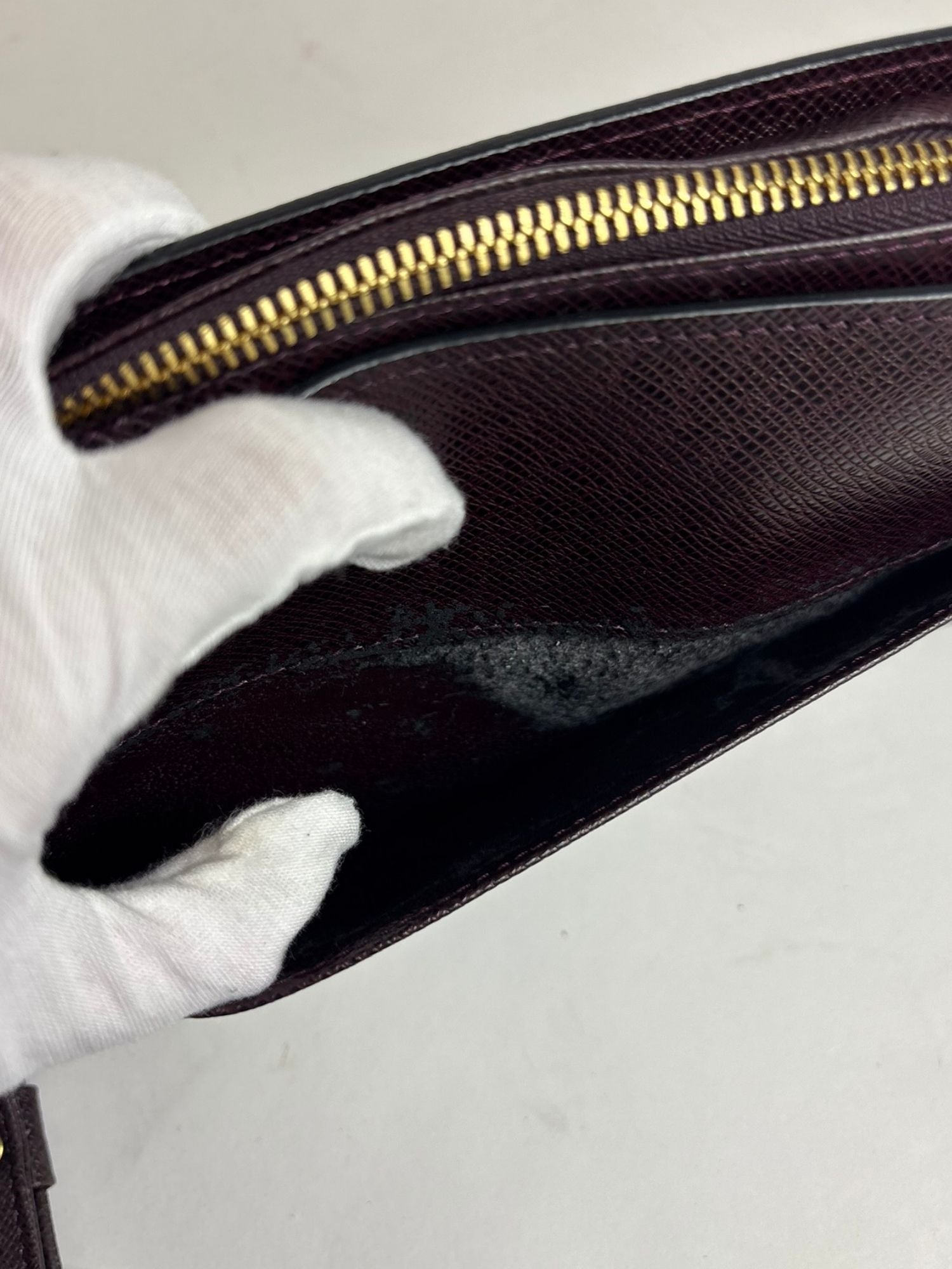 Pochette cuir Taïga Louis Vuitton
