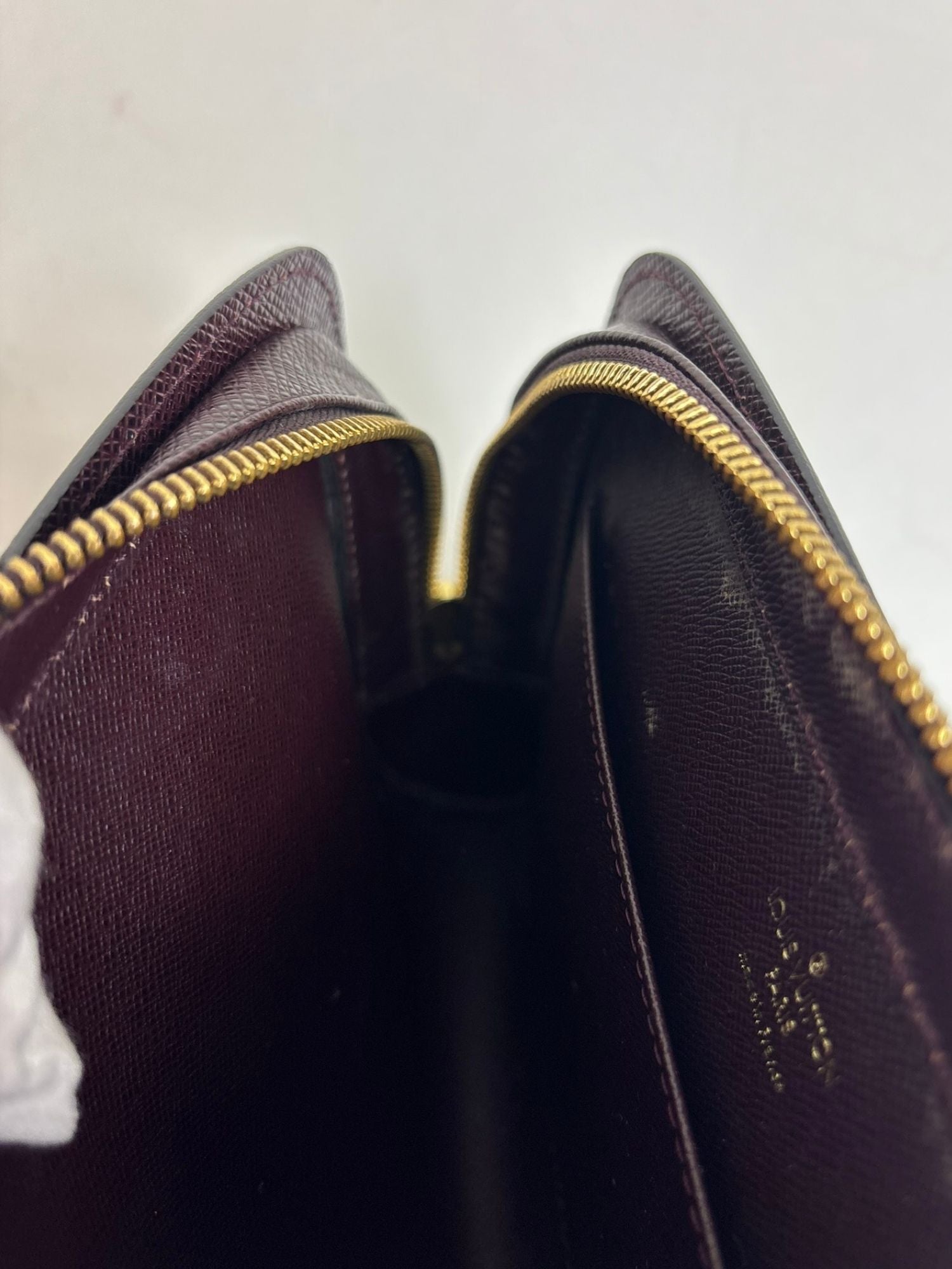 Pochette cuir Taïga Louis Vuitton