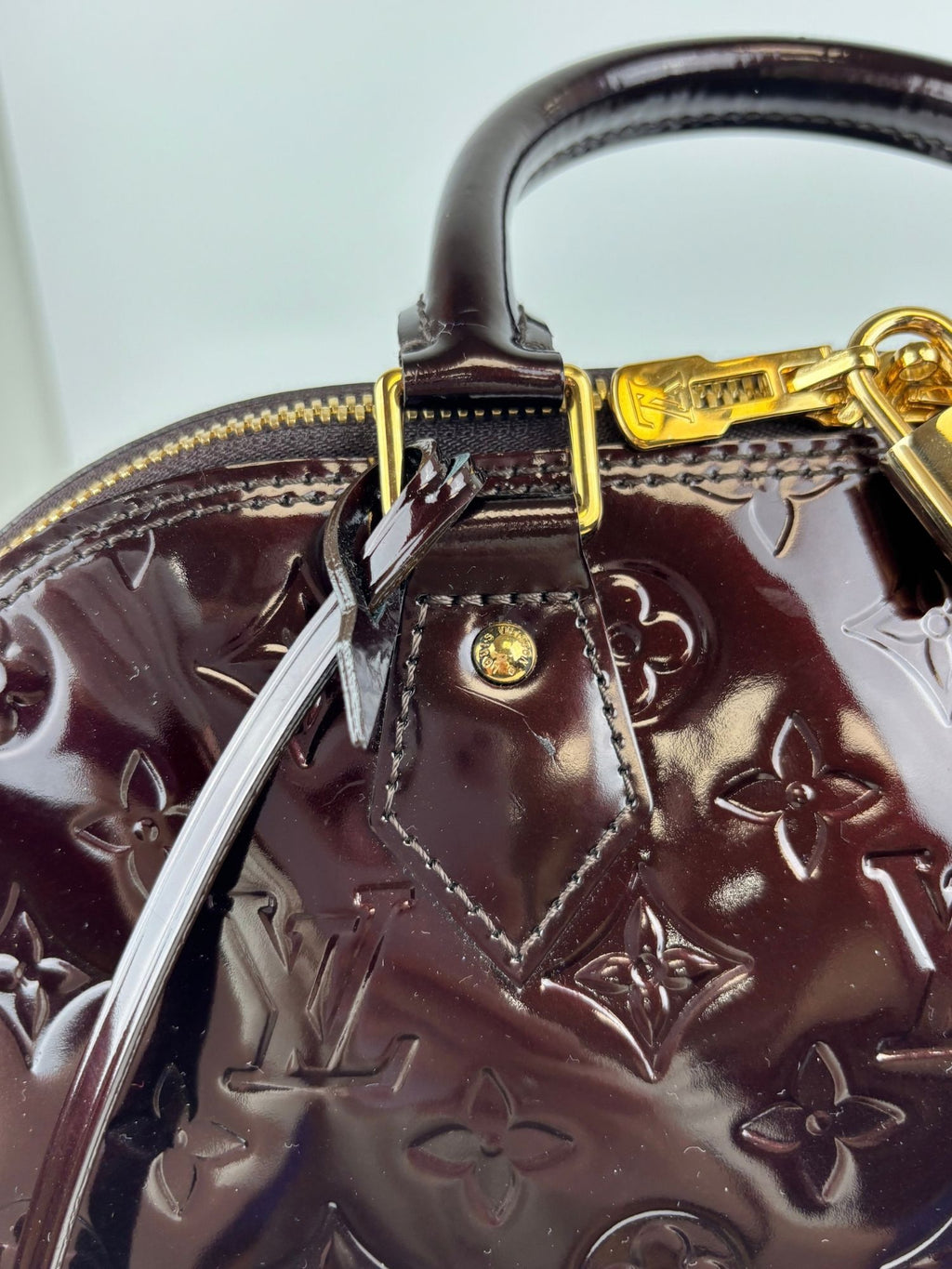 Alma PM cuir vernis Amarante Louis Vuitton