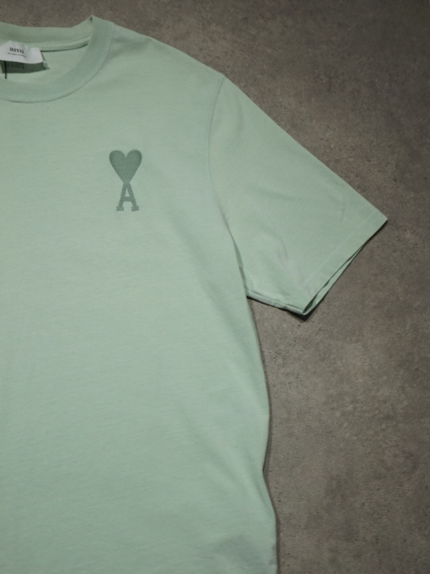 T-shirt vert d’eau ton sur ton AMI Paris (L)