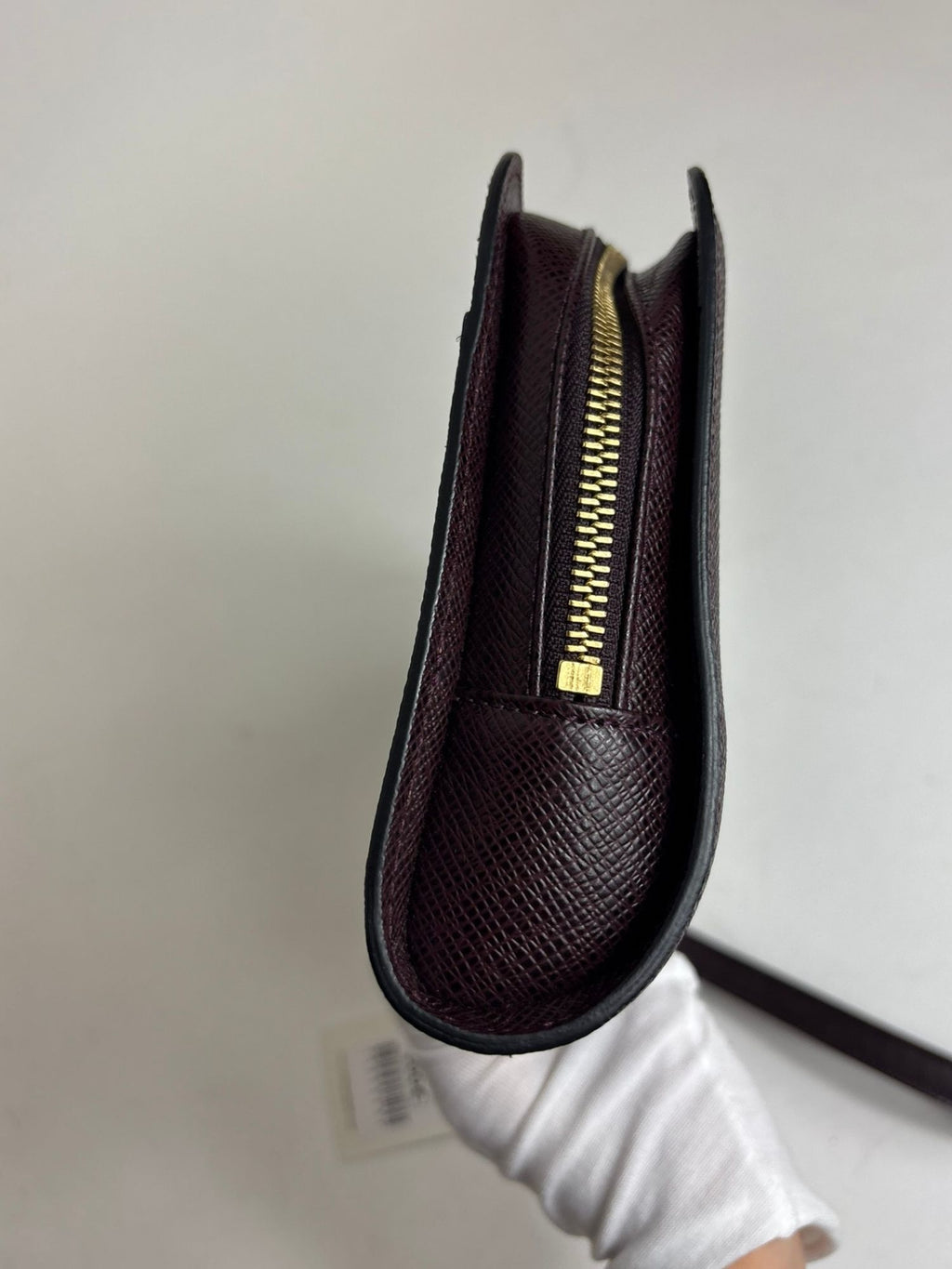 Pochette cuir Taïga Louis Vuitton