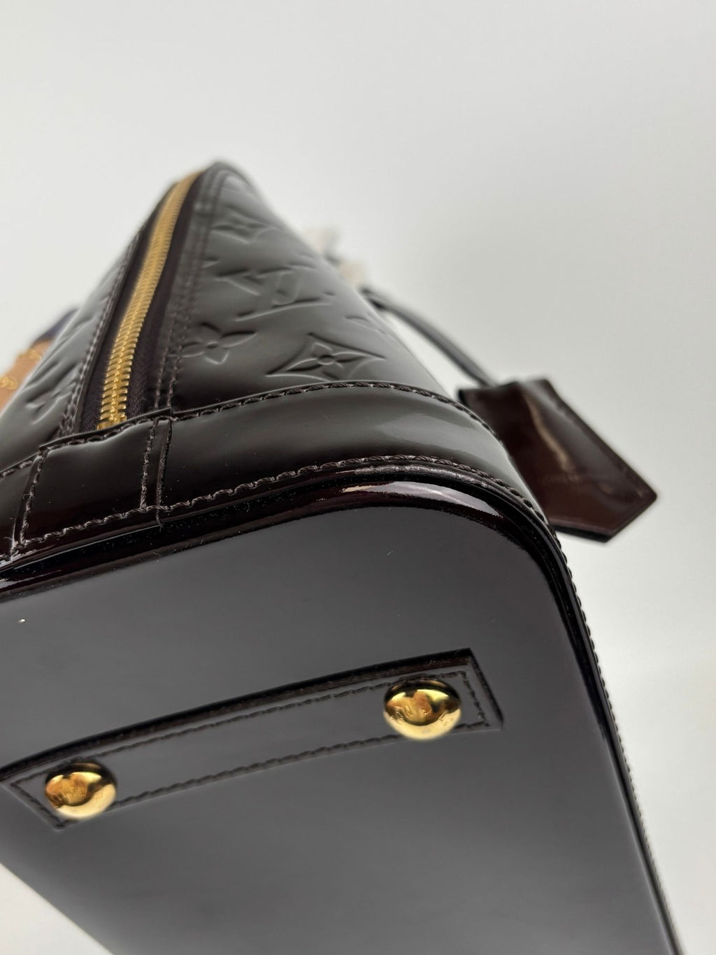 Alma PM cuir vernis Amarante Louis Vuitton
