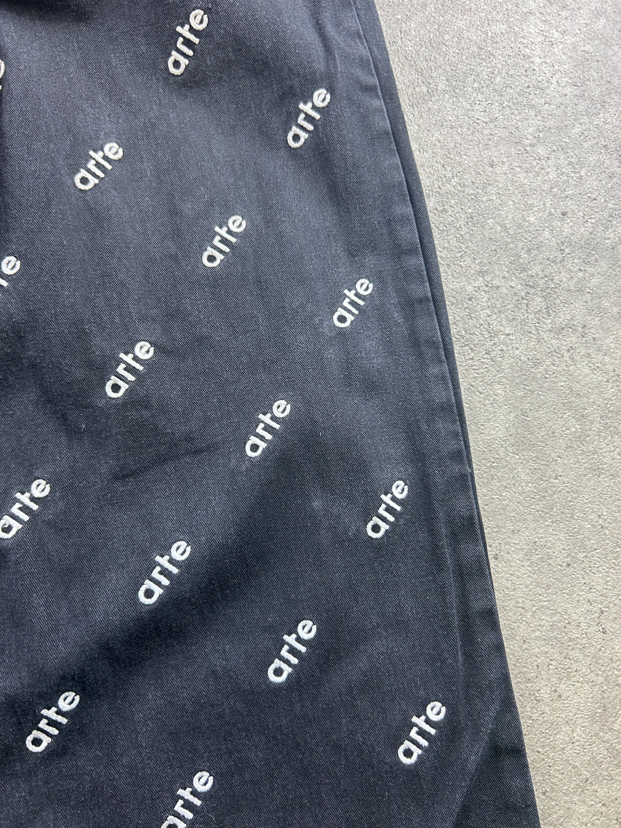Pantalon Arte multilogos (L)