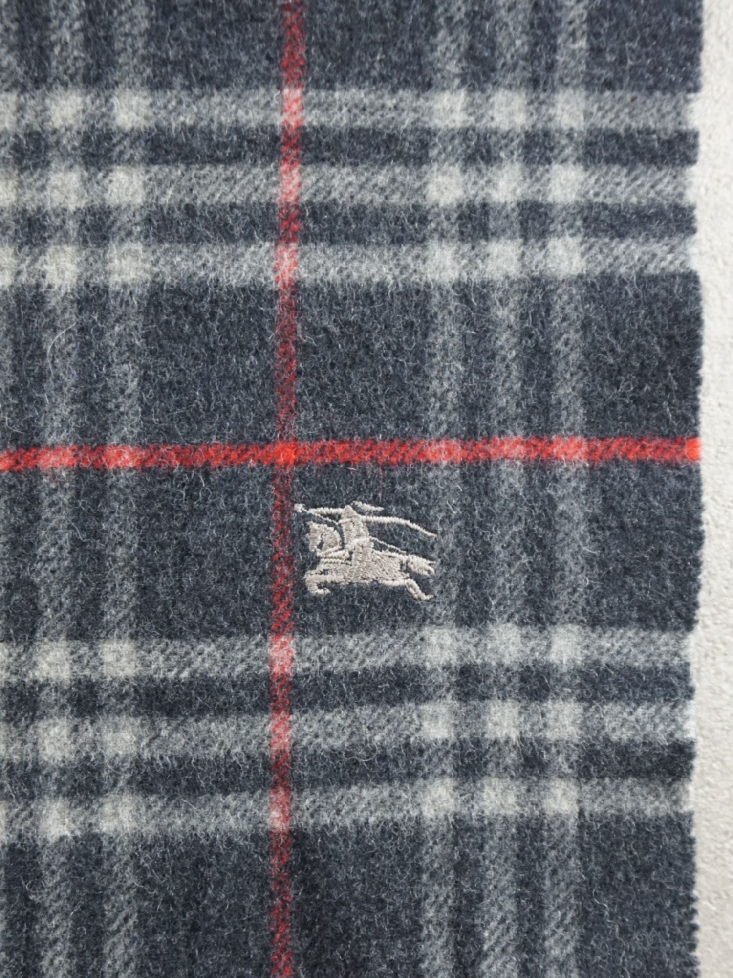 Écharpe Burberry motif Check grise