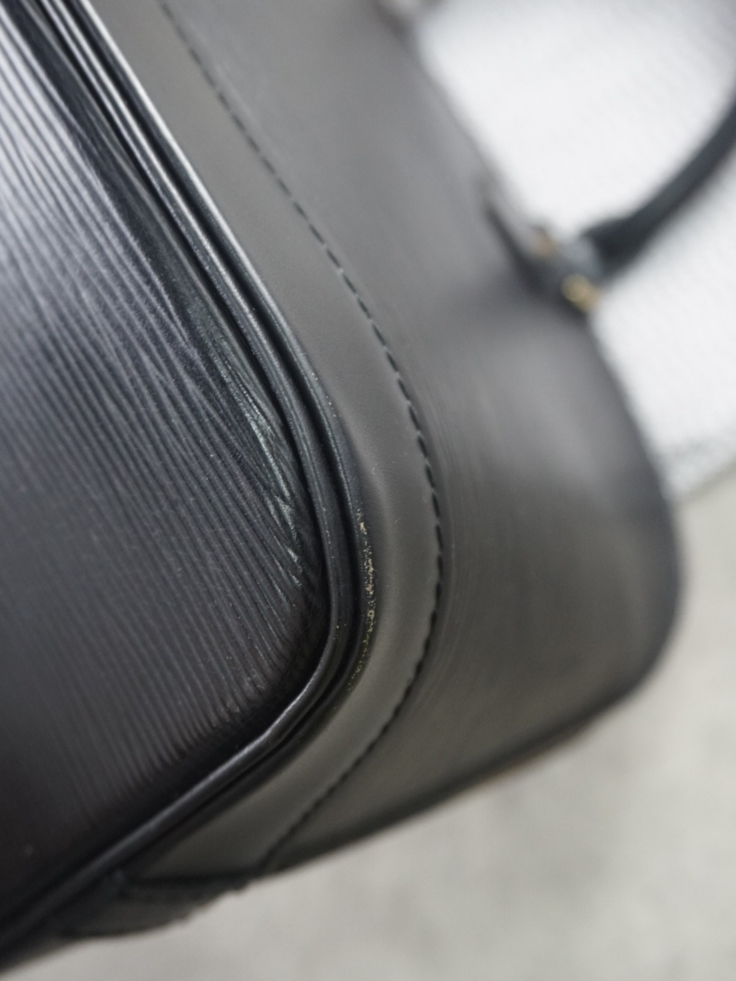 Louis Vuitton Alma Épi PM