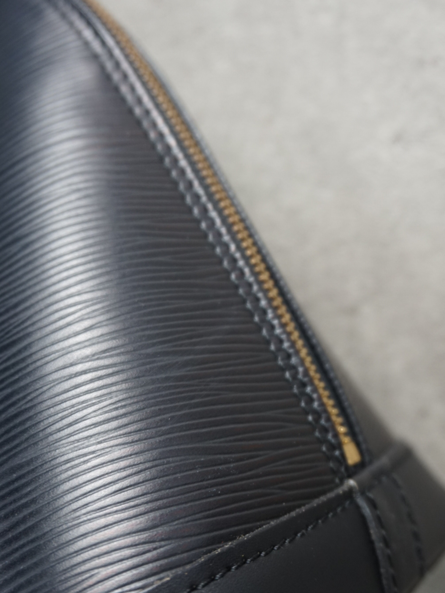Louis Vuitton Alma Épi PM