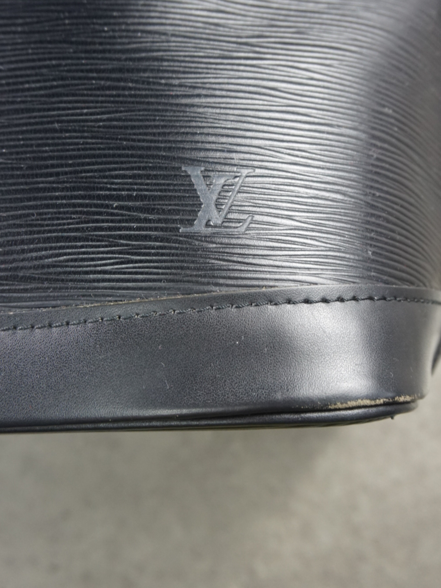 Louis Vuitton Alma Épi PM