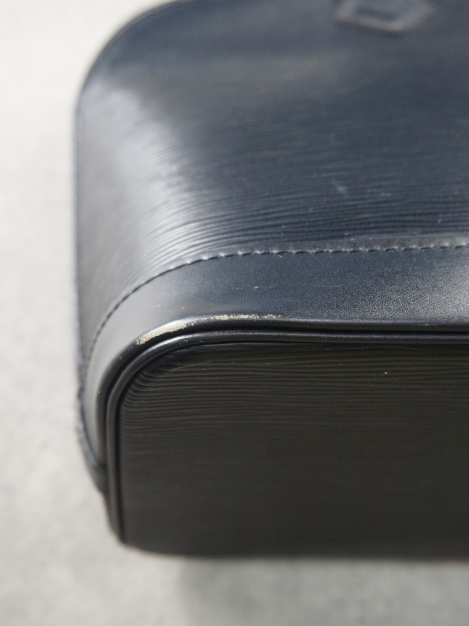 Louis Vuitton Alma Épi PM