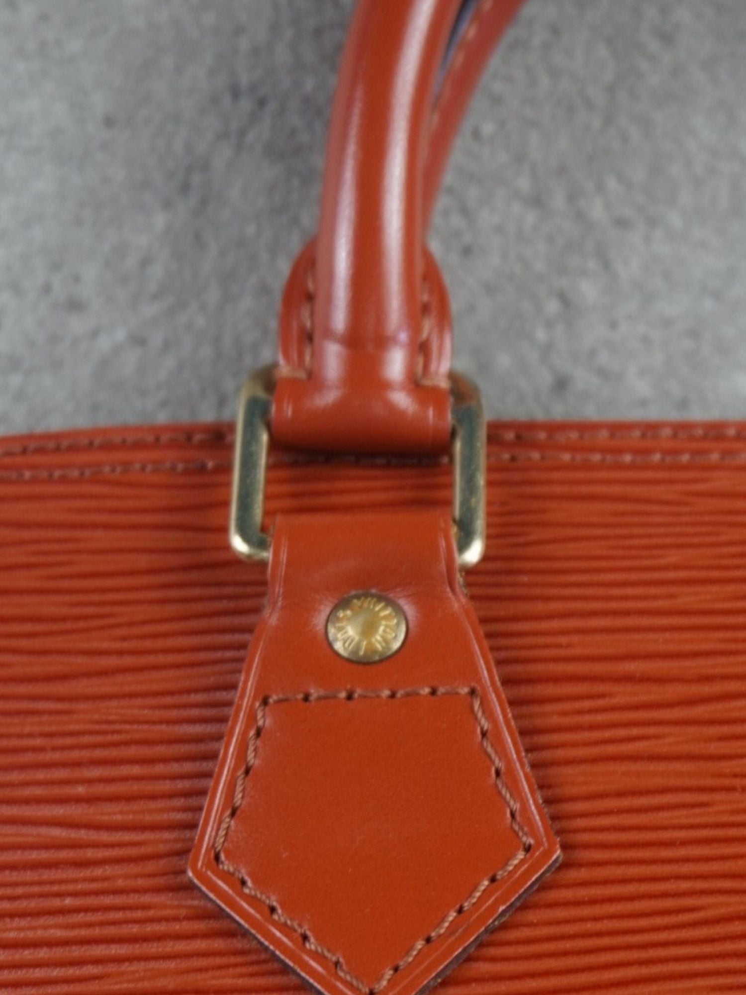 Louis Vuitton Alma Épi PM