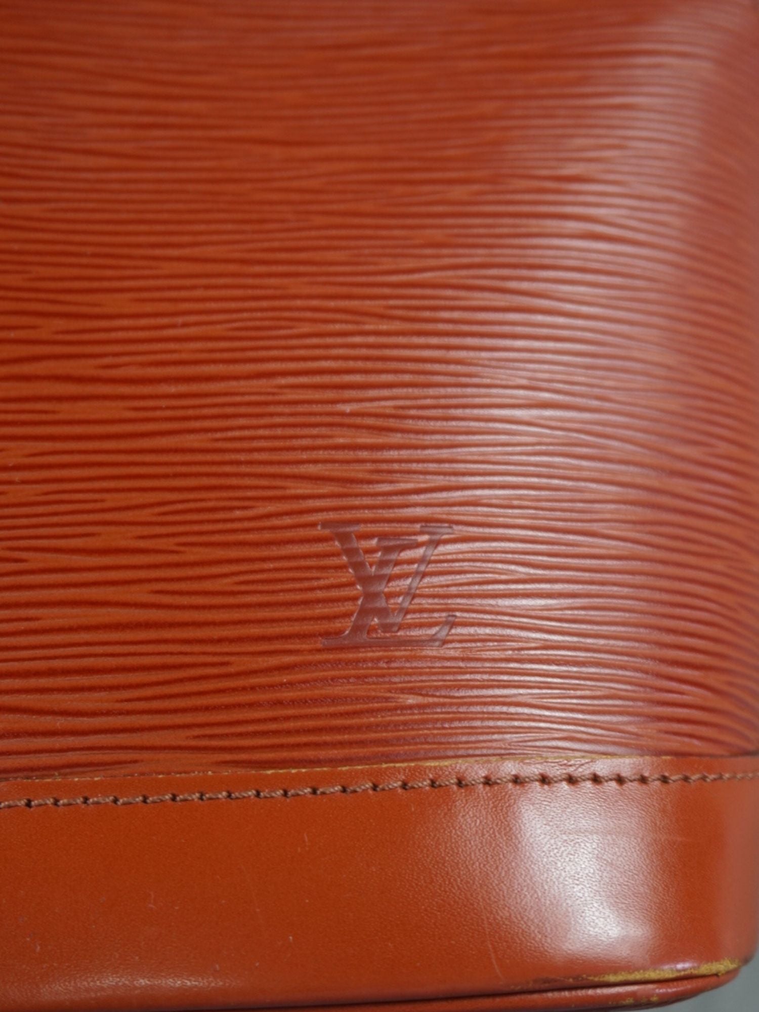 Louis Vuitton Alma Épi PM