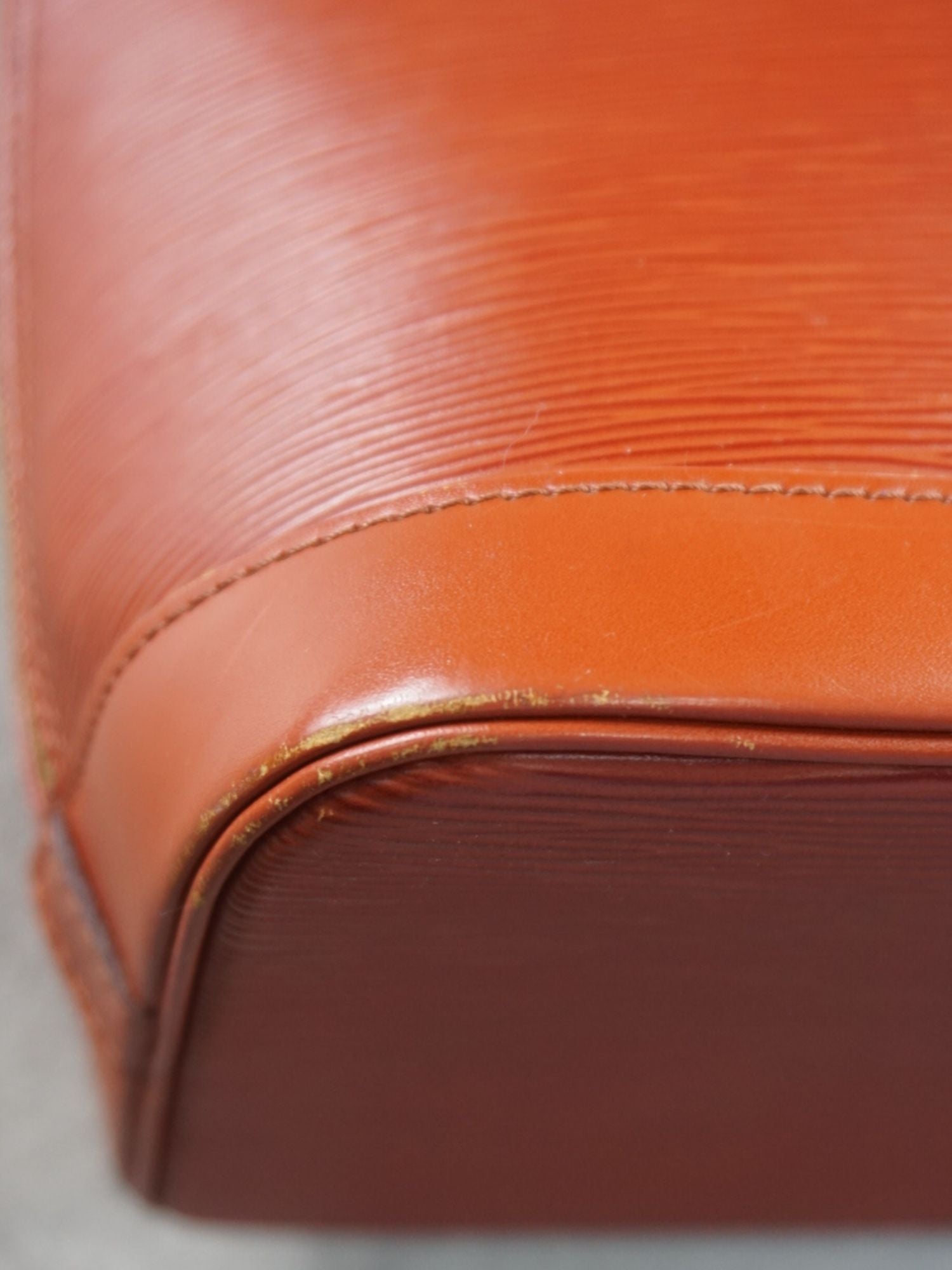 Louis Vuitton Alma Épi PM