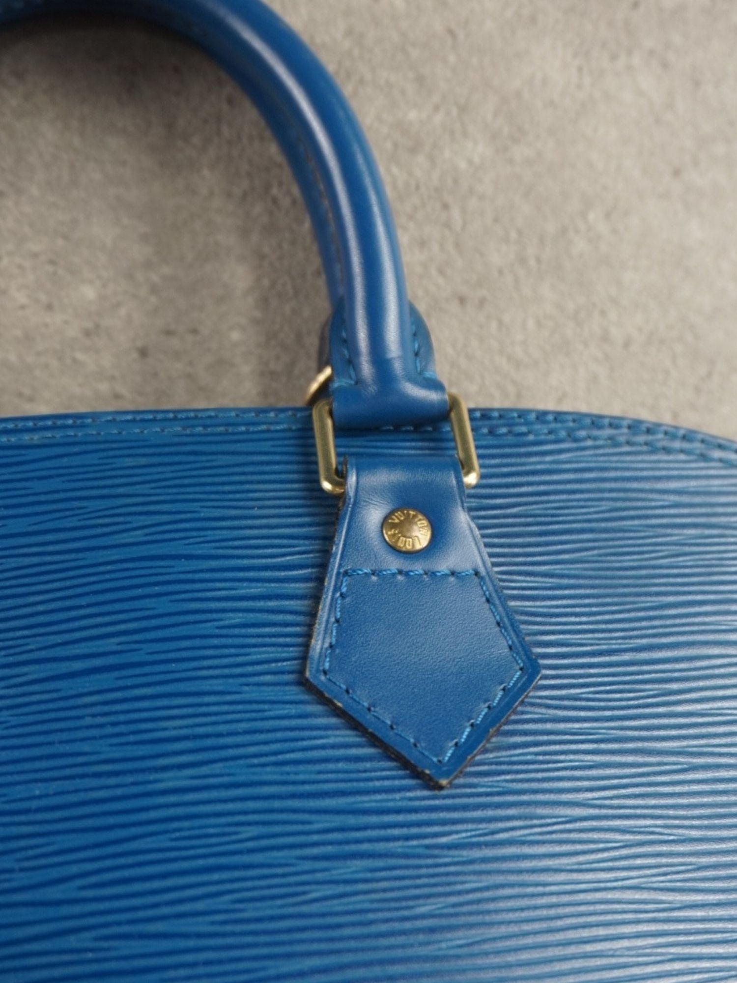 Louis Vuitton Alma Épi PM