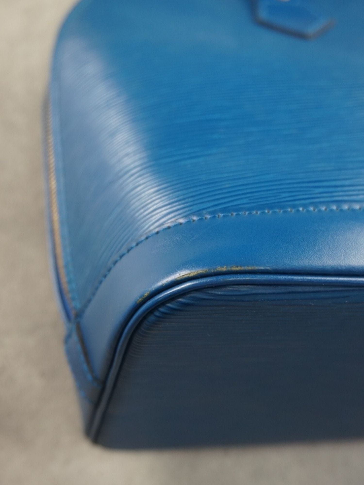 Louis Vuitton Alma Épi PM