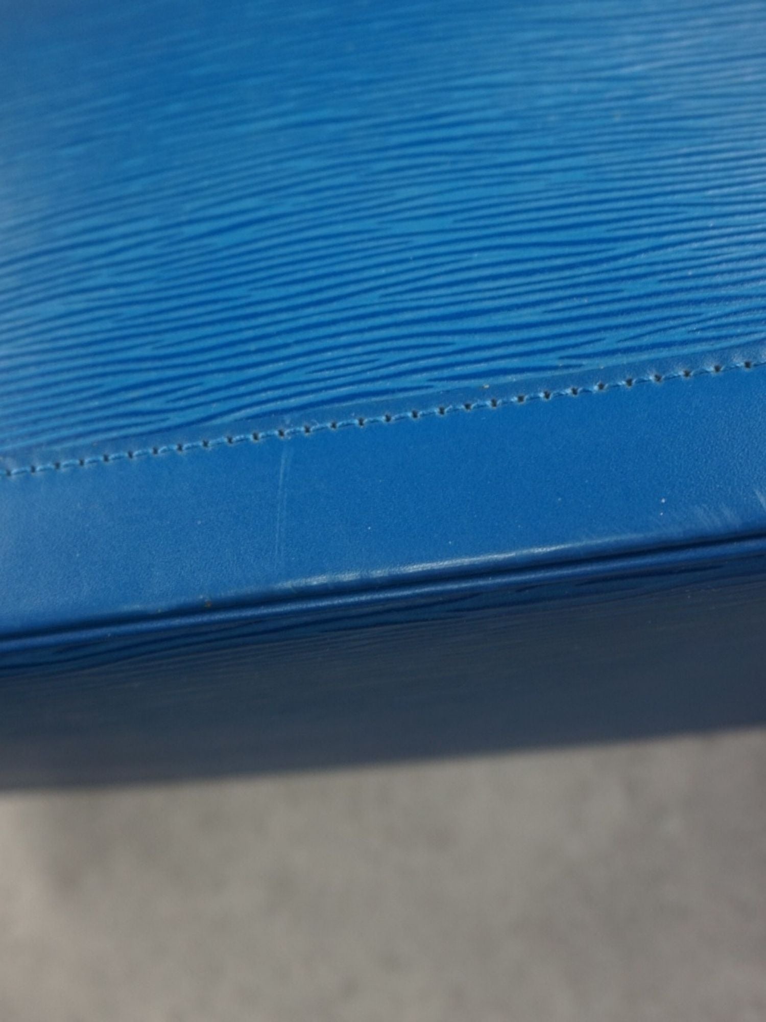 Louis Vuitton Alma Épi PM