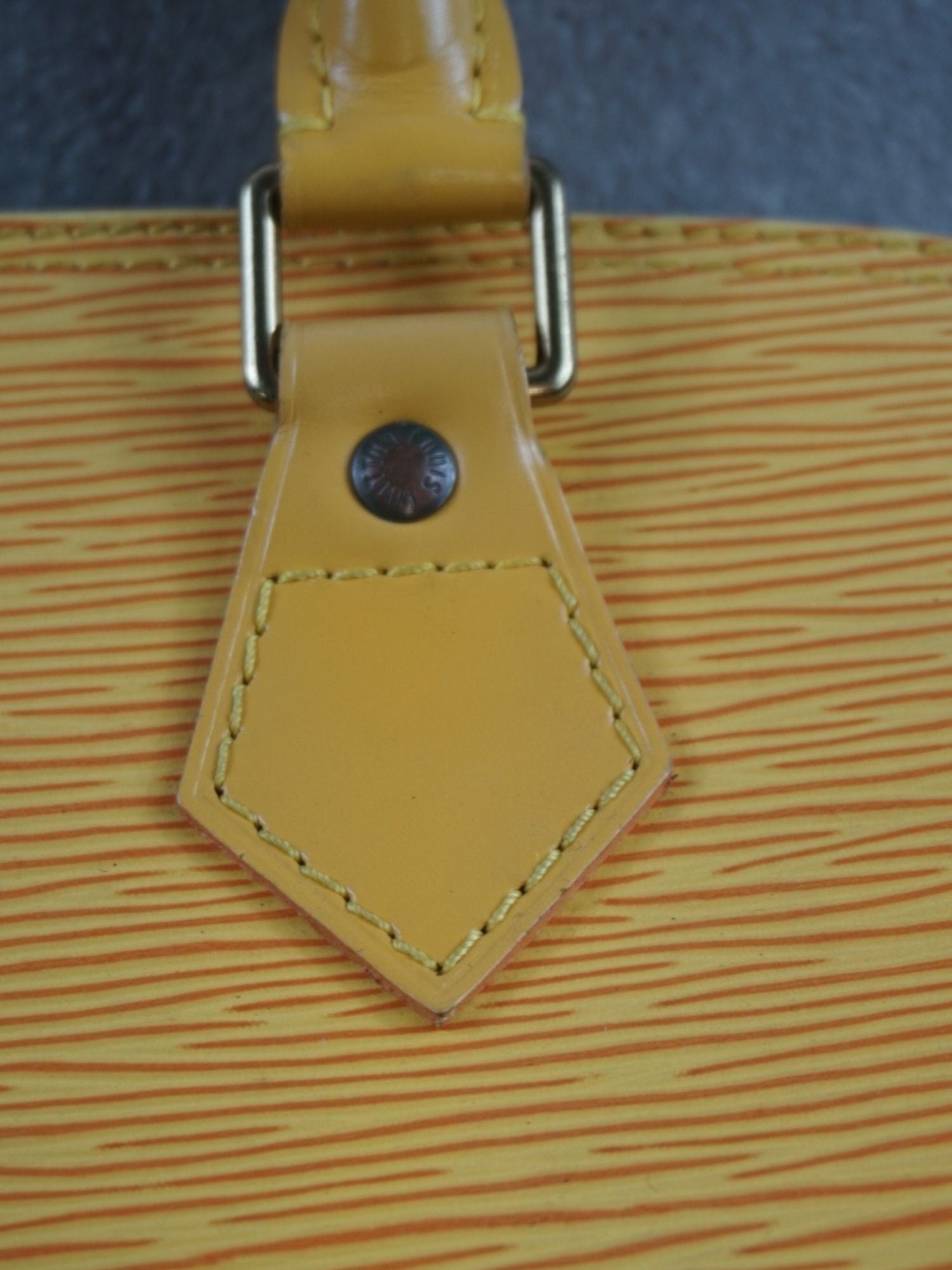 Louis Vuitton Alma Épi PM