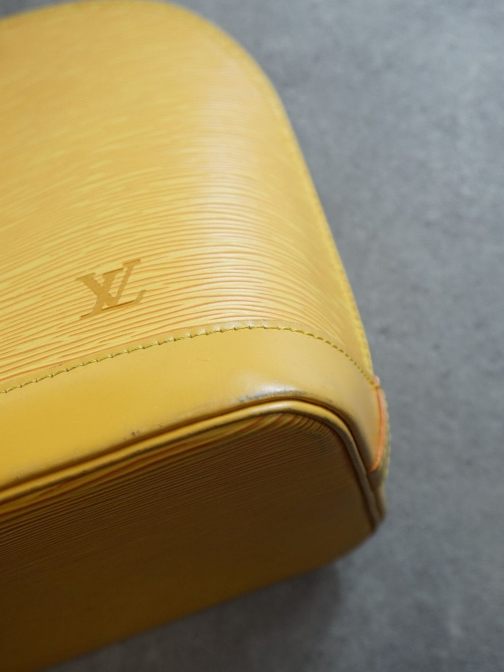 Louis Vuitton Alma Épi PM