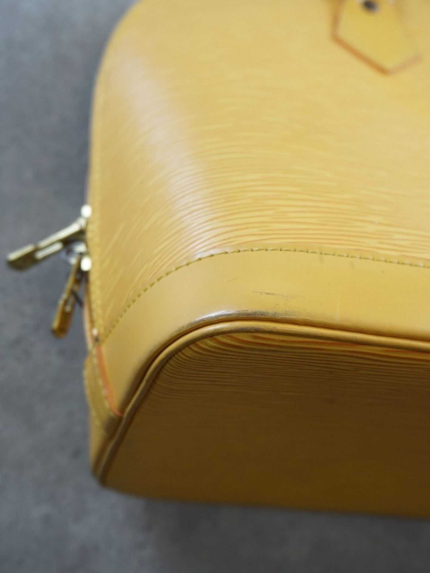 Louis Vuitton Alma Épi PM