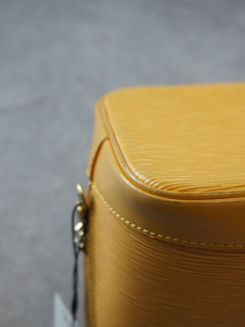Louis Vuitton Alma Épi PM