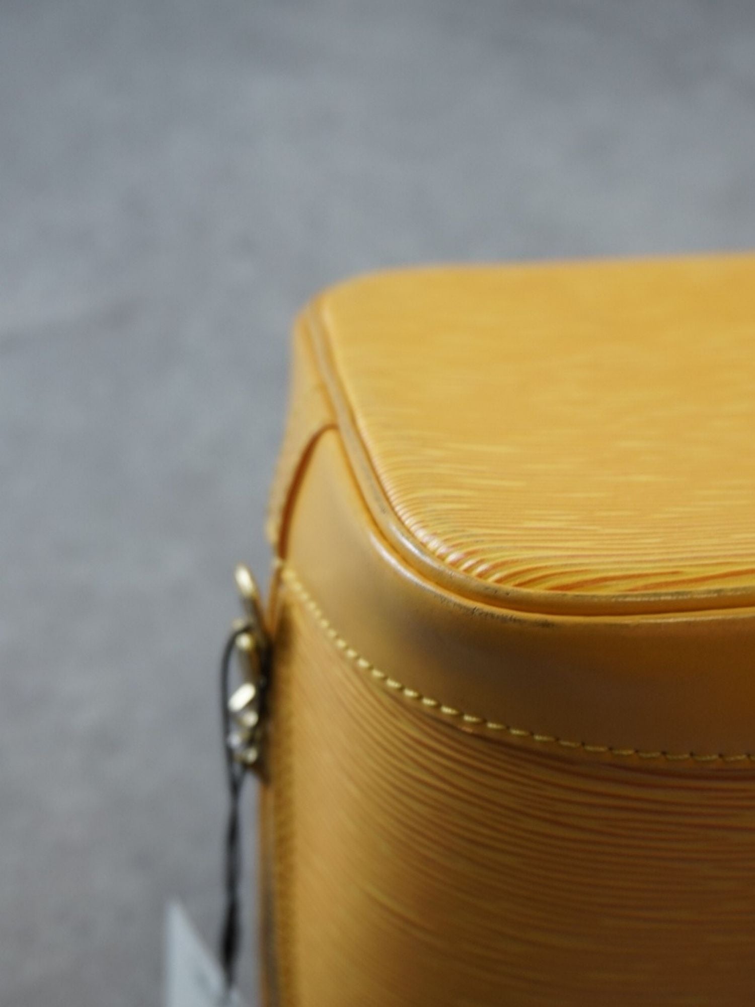 Louis Vuitton Alma Épi PM