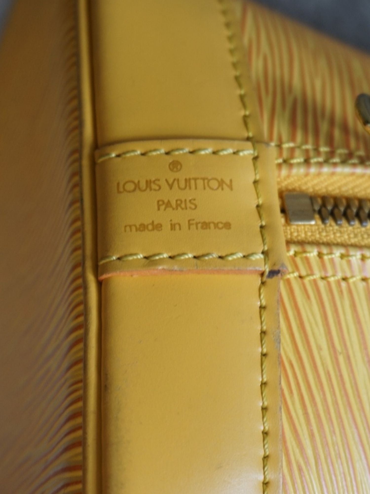 Louis Vuitton Alma Épi PM